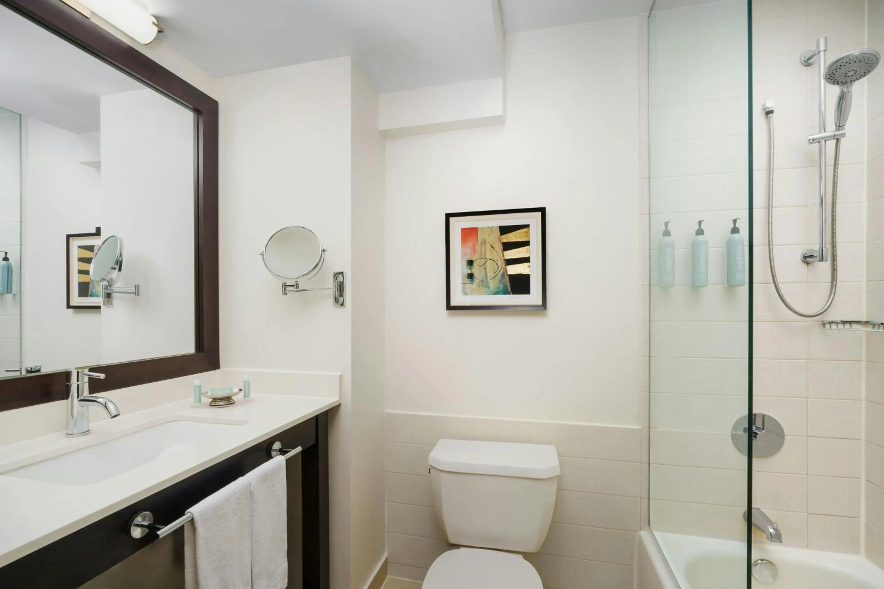 Photo of the whole room in Courtyard New York Manhattan/Times Square