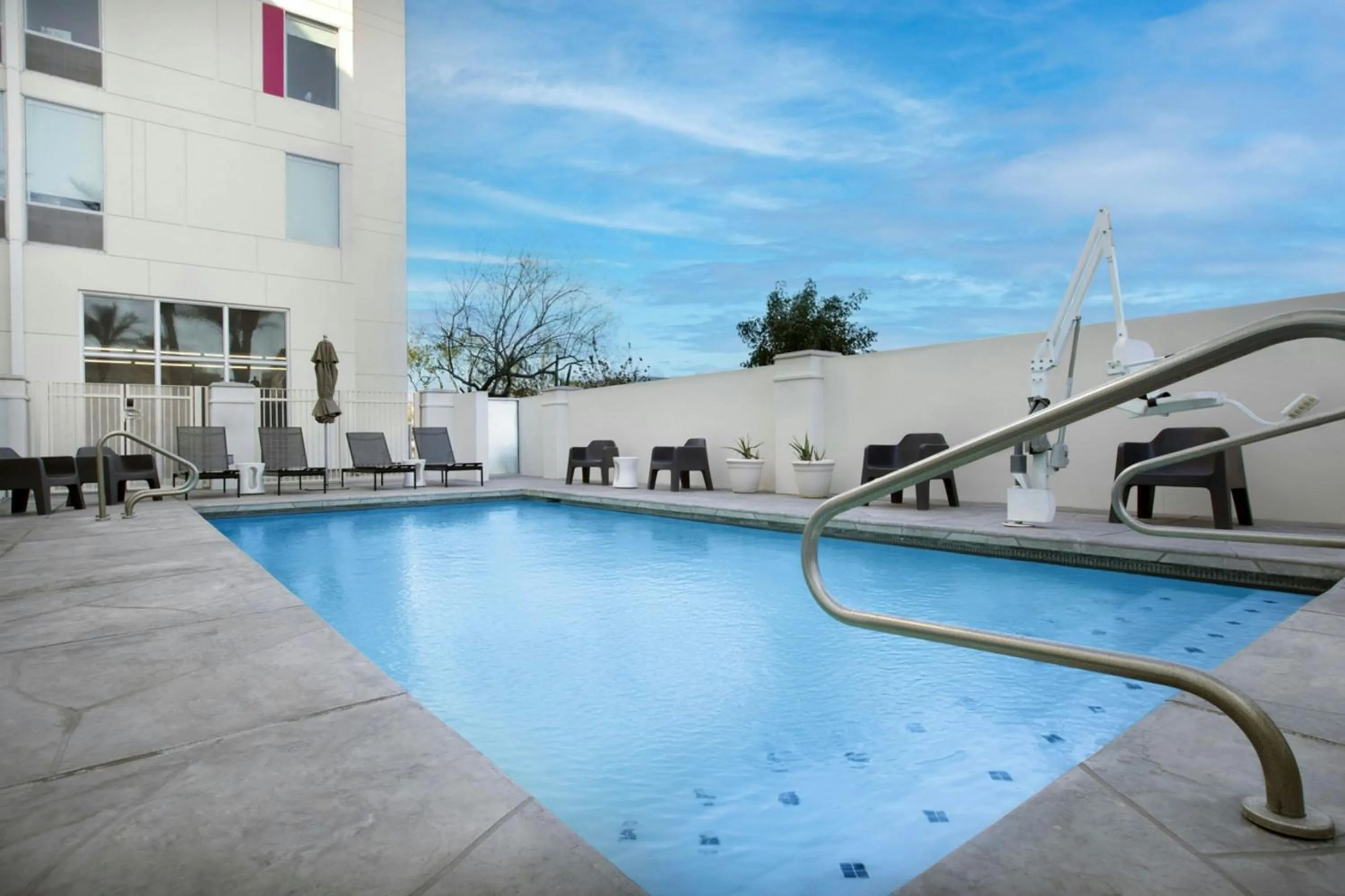 Swimming pool in Aloft Phoenix Airport