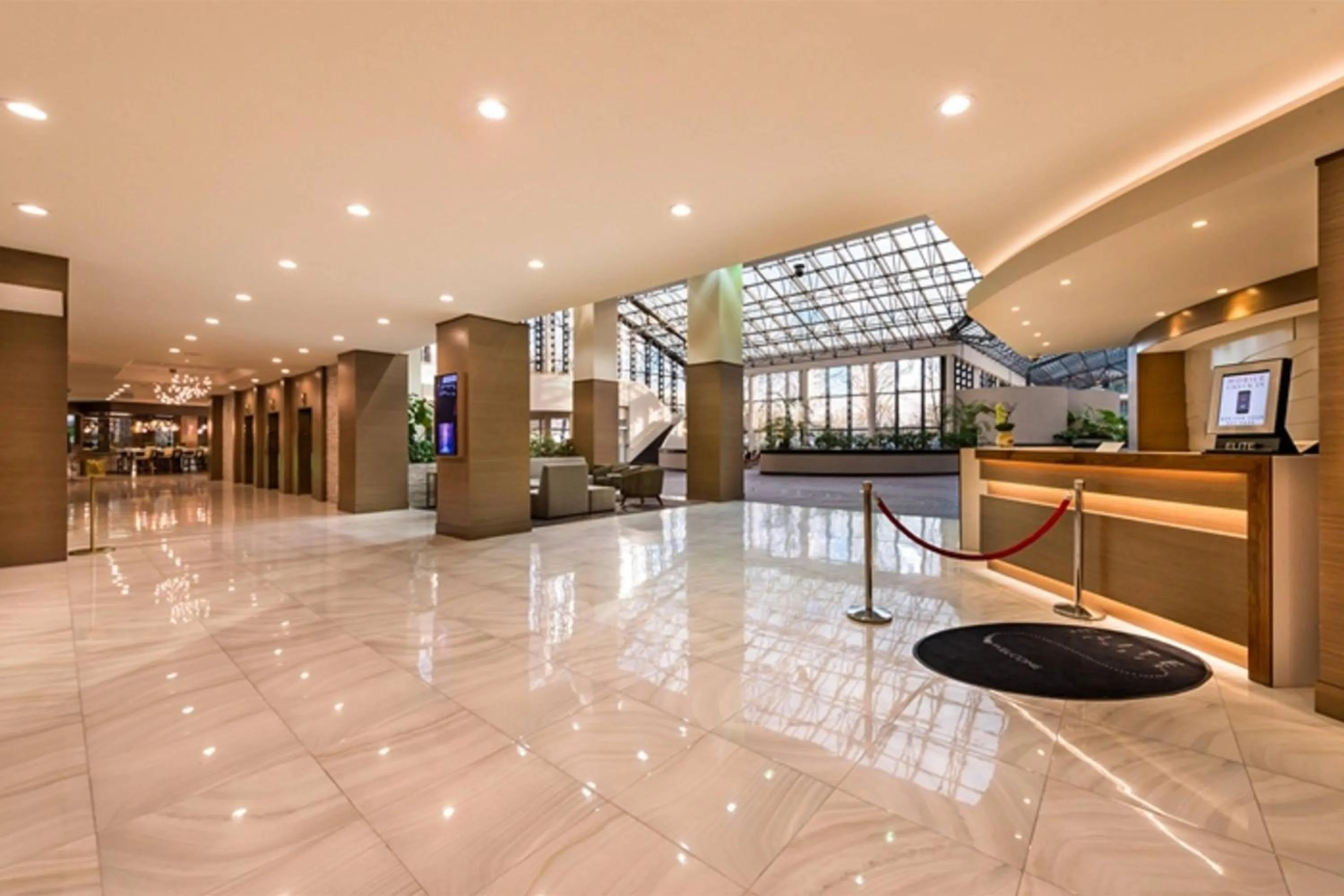 Lobby or reception in Marriott Melville Long Island