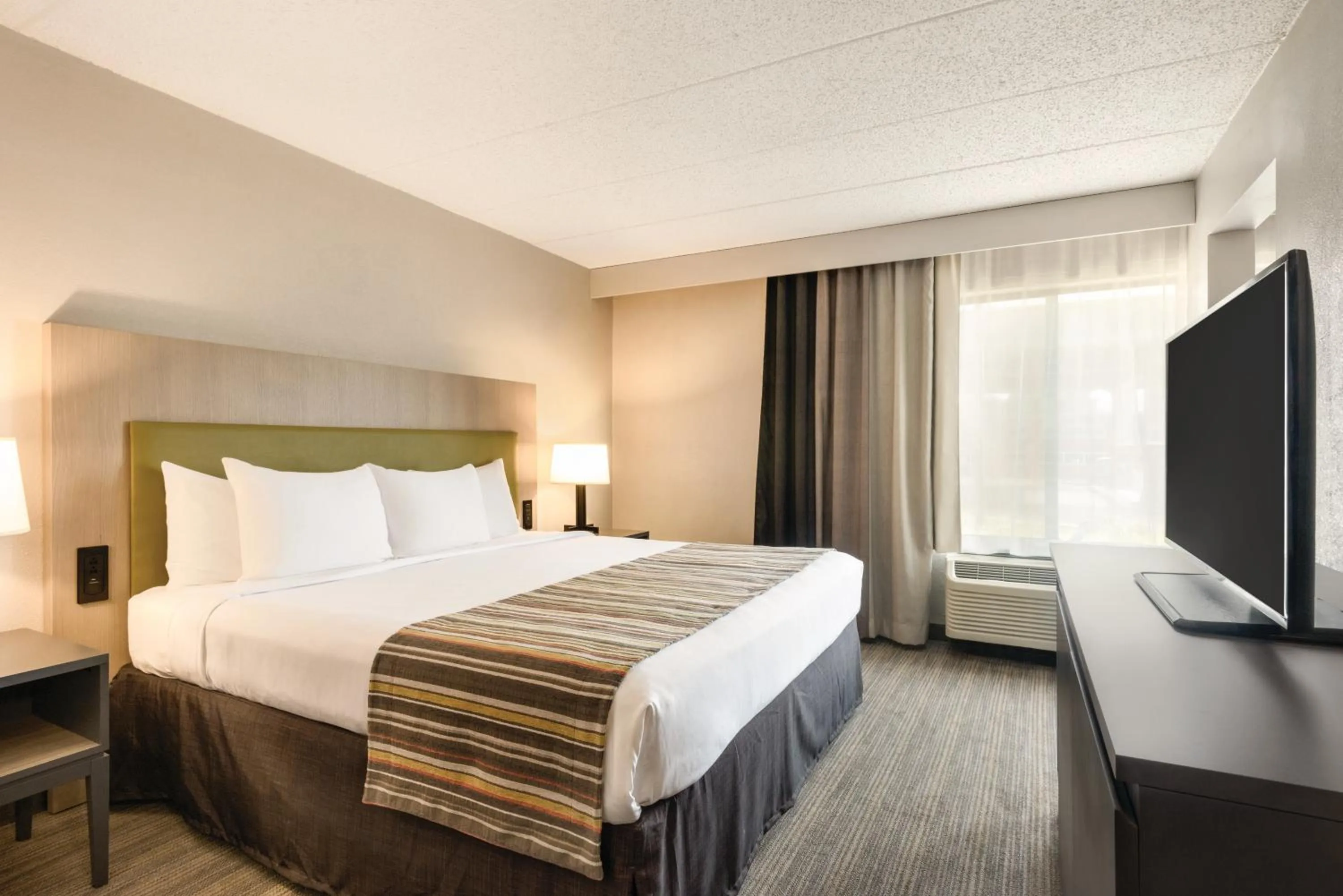 Bed in Country Inn & Suites by Radisson, La Crosse, WI