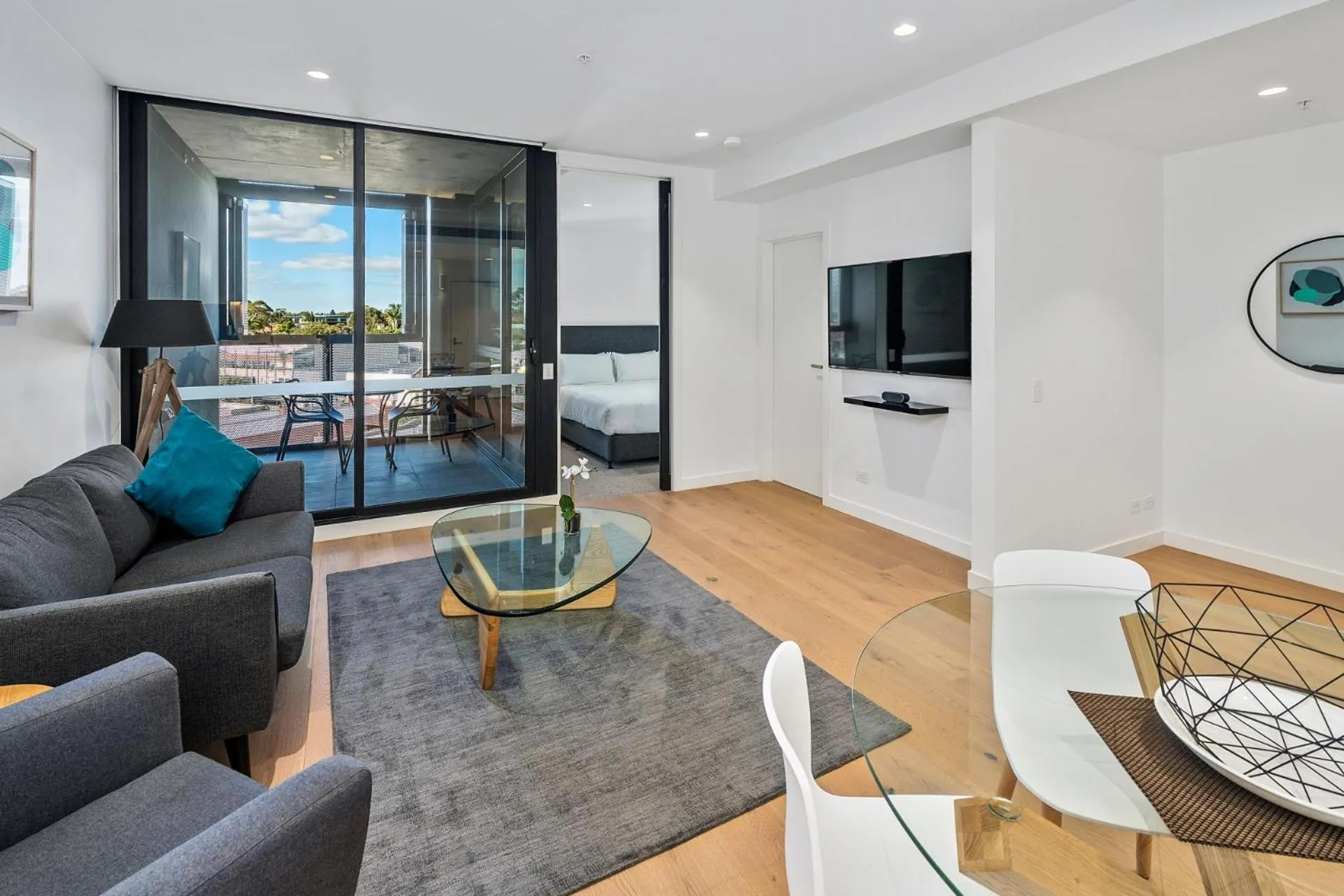 TV and multimedia in Anchorage Apartments Hampton