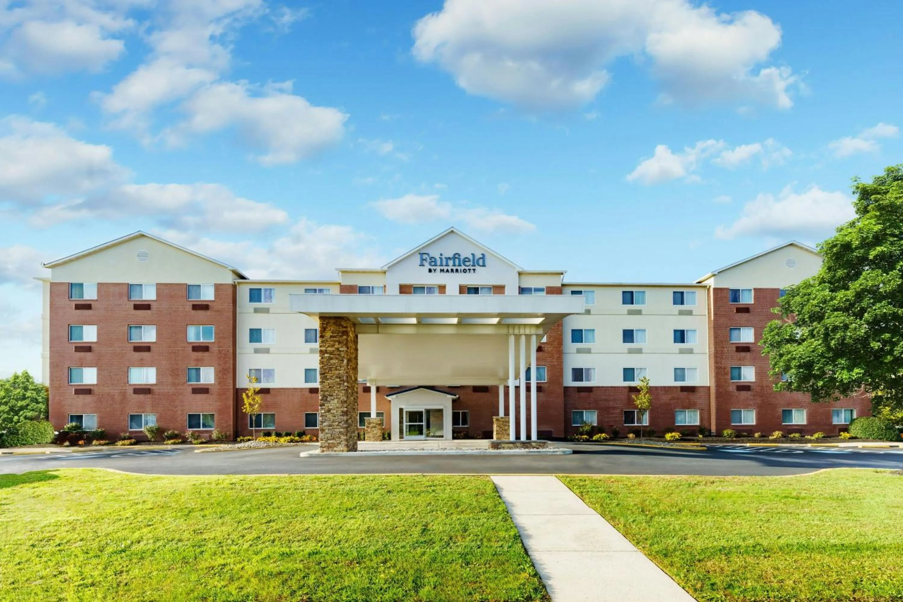 Property building in Fairfield Inn Philadelphia Airport