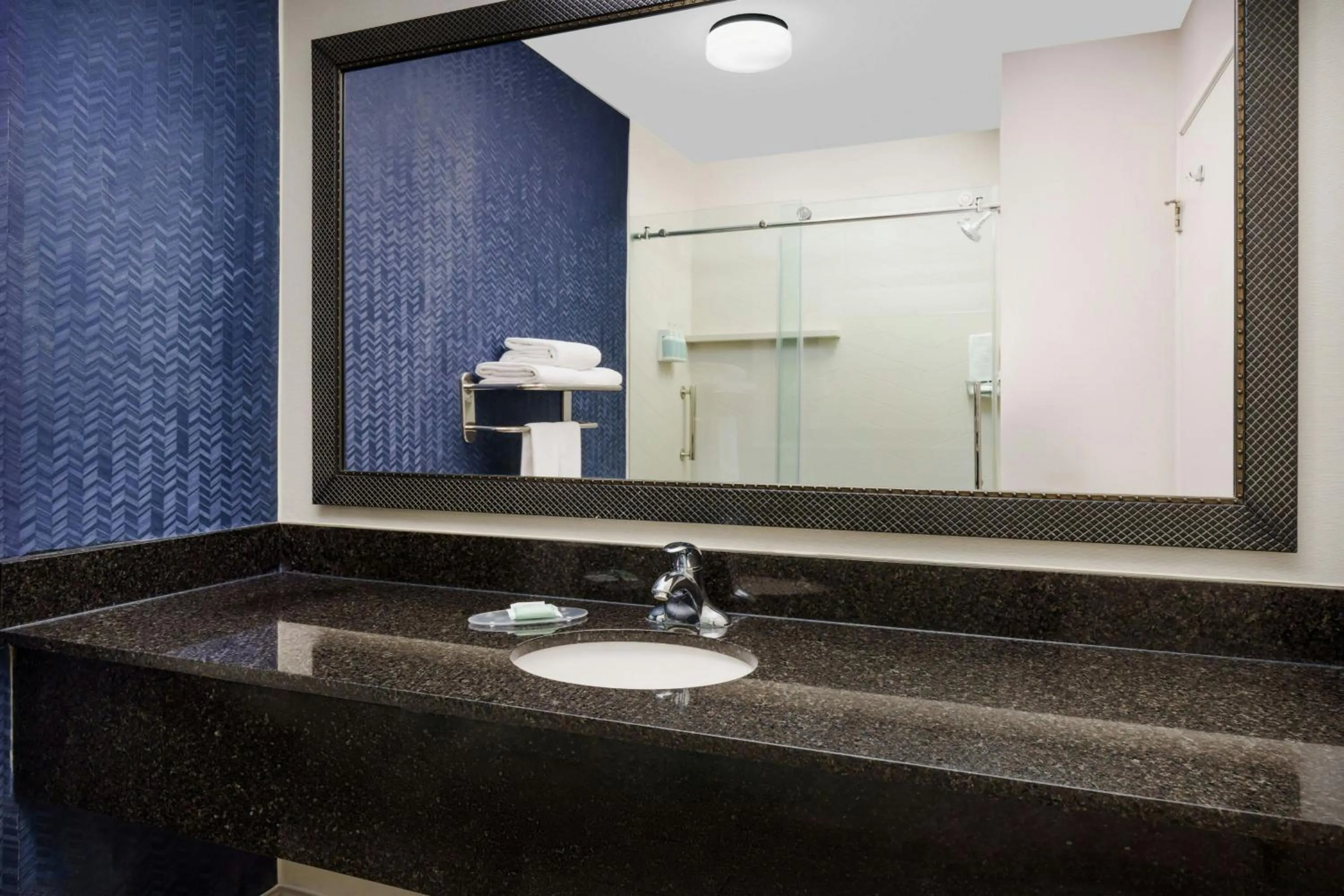 Bathroom in Fairfield Inn Philadelphia Airport