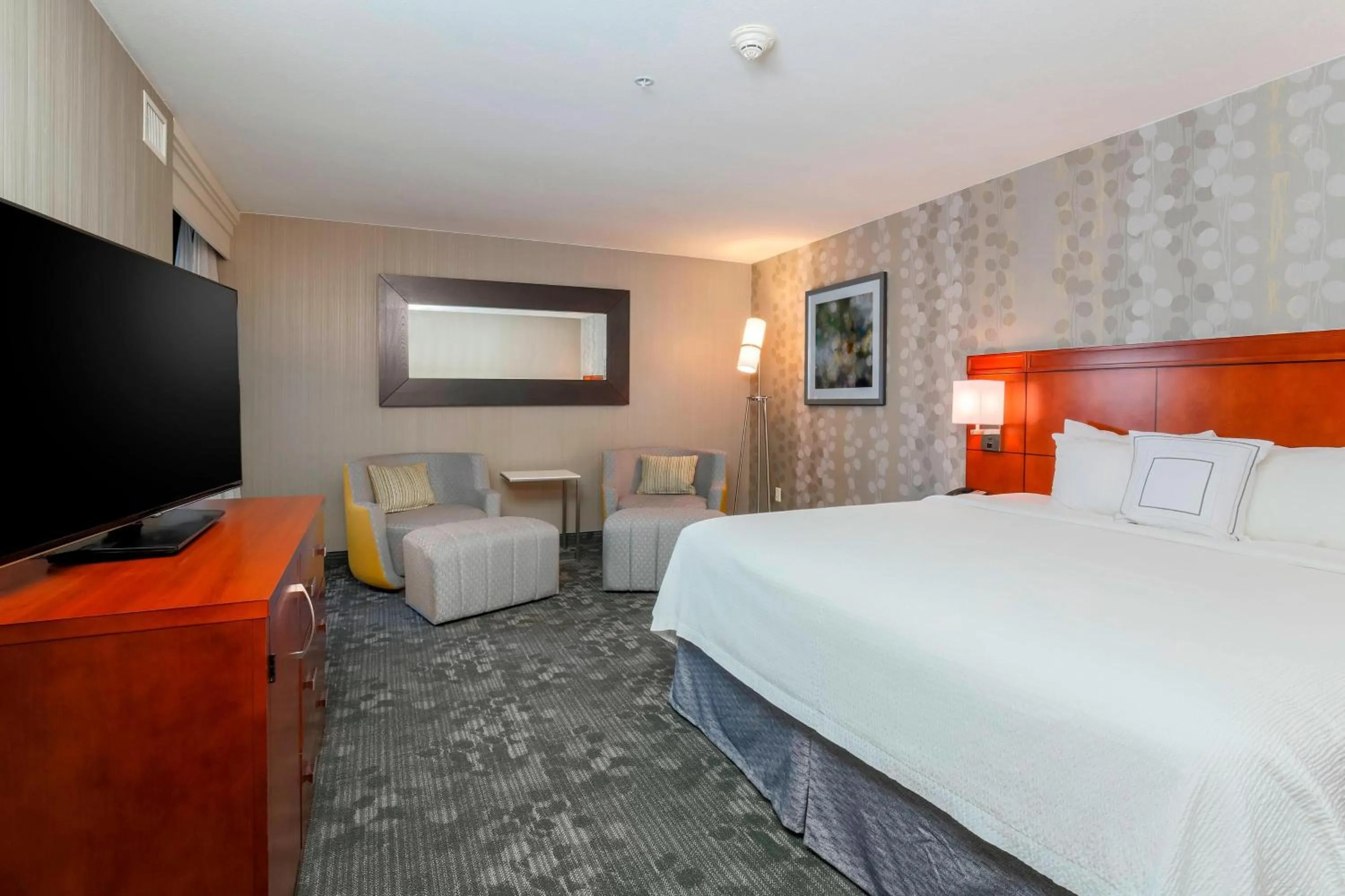 Photo of the whole room, Bed in Courtyard San Diego Airport/Liberty Station