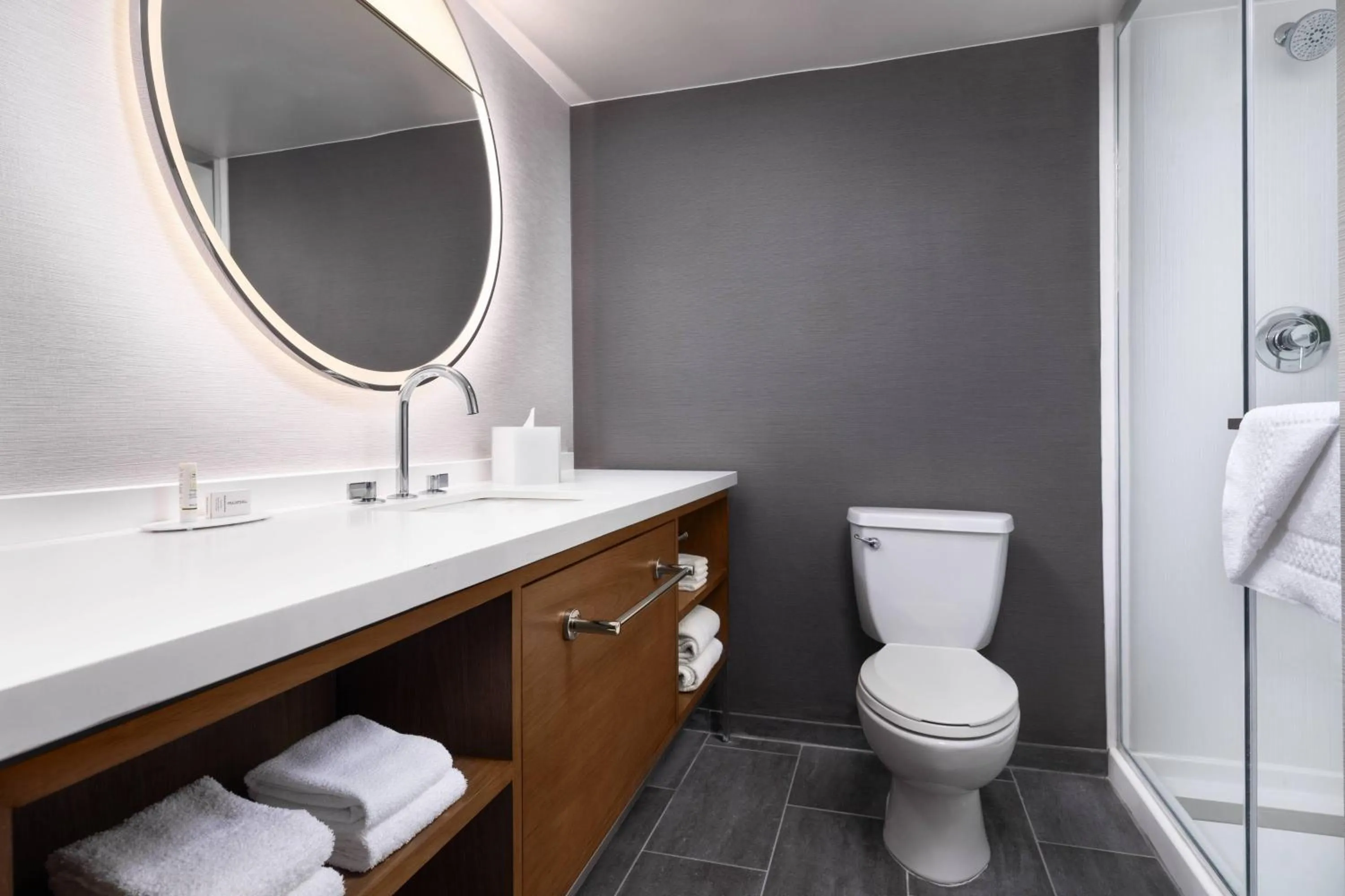 Bathroom in Courtyard by Marriott San Diego Mission Valley/Hotel Circle