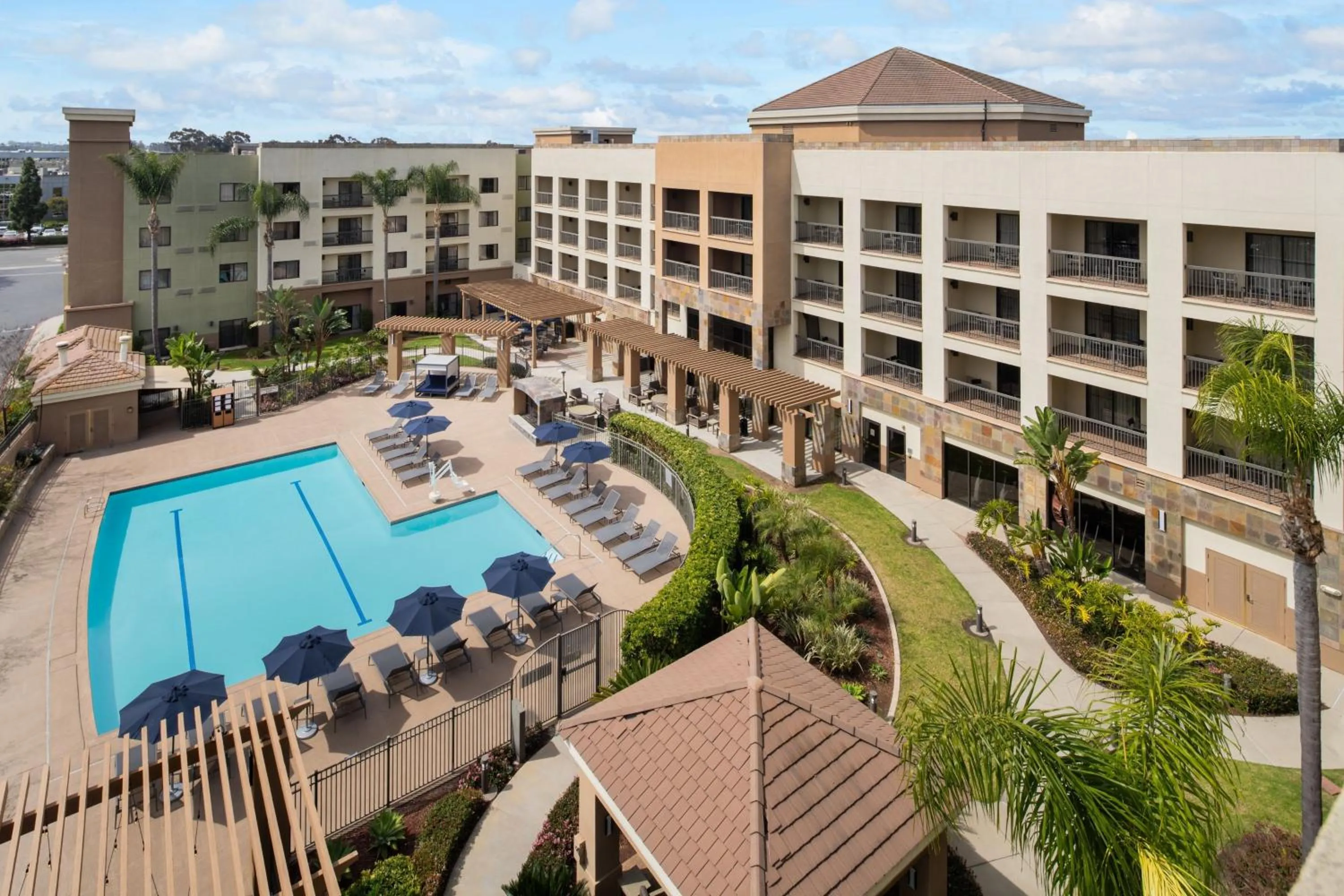 Swimming pool in Courtyard by Marriott San Diego Central