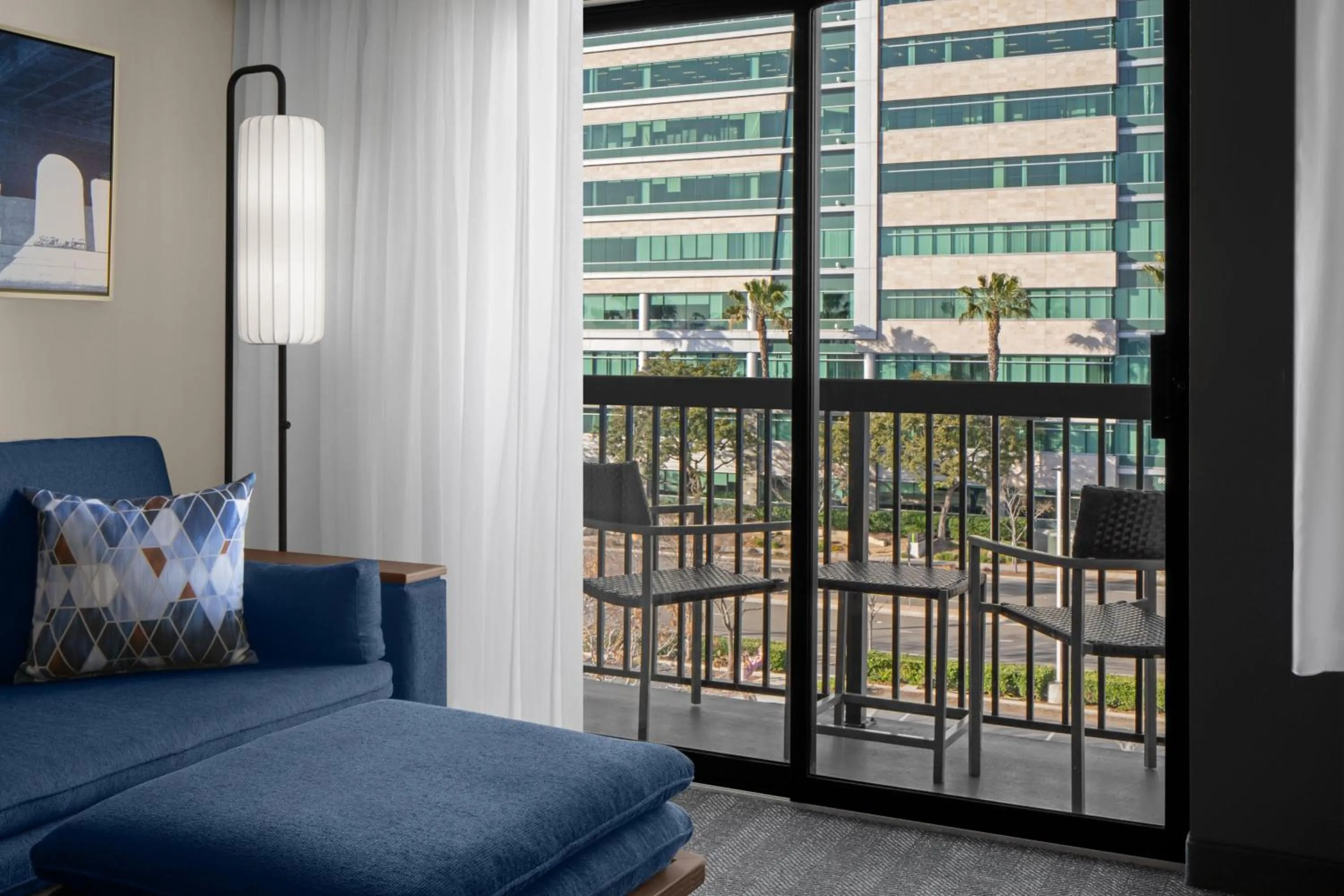 Photo of the whole room, Bed in Courtyard by Marriott San Diego Central