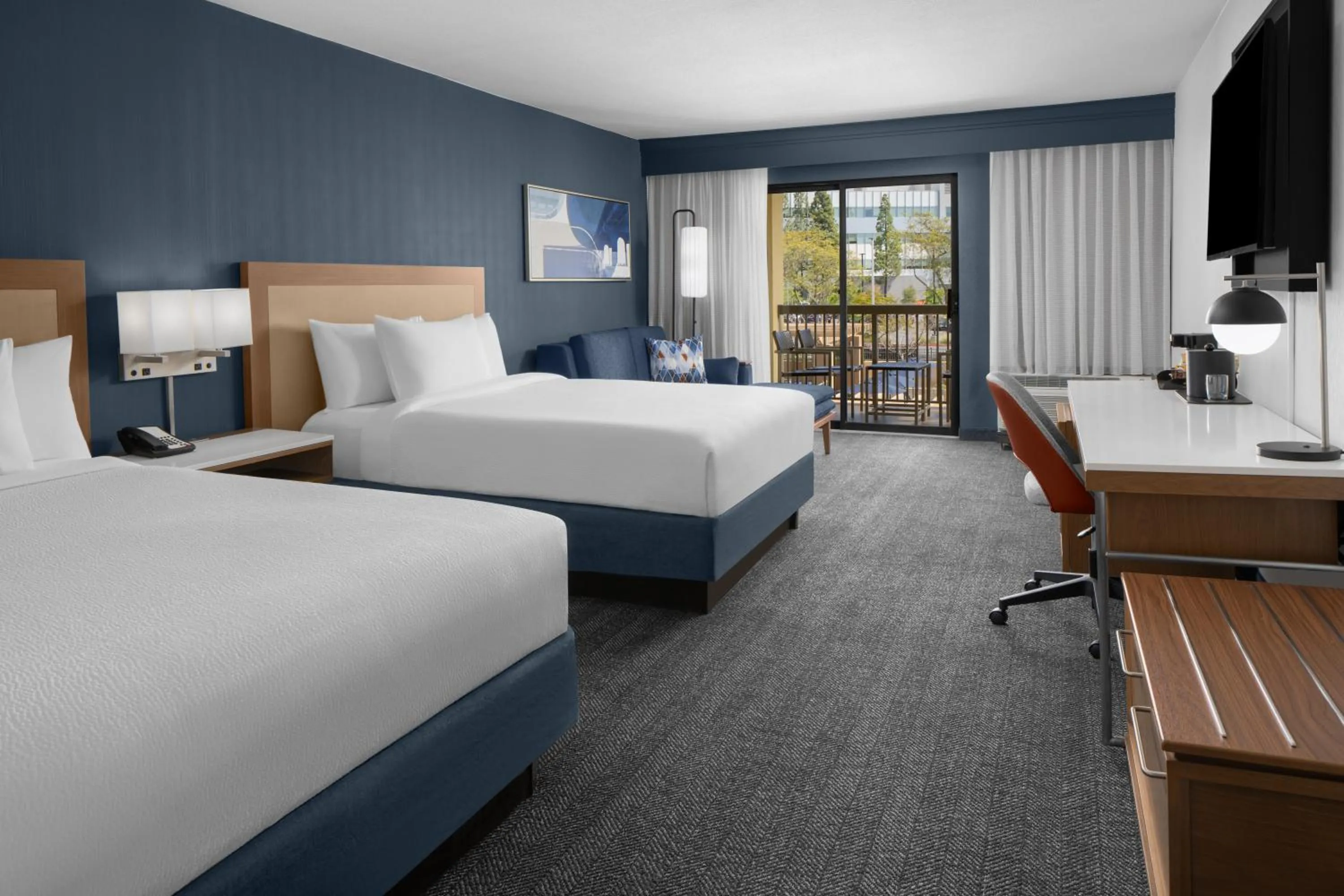 Photo of the whole room, Bed in Courtyard by Marriott San Diego Central