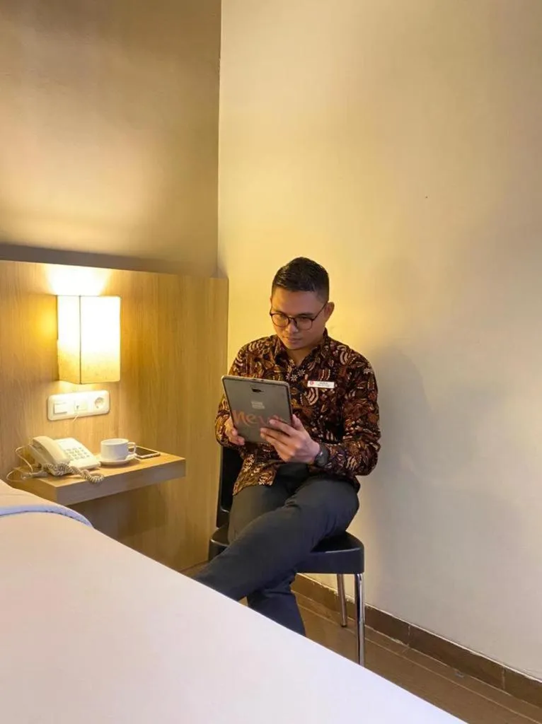 People in News Hotel by Graha Pena Jawa Pos