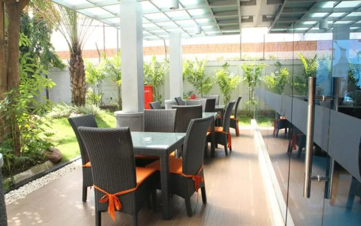Restaurant/places to eat in News Hotel by Graha Pena Jawa Pos