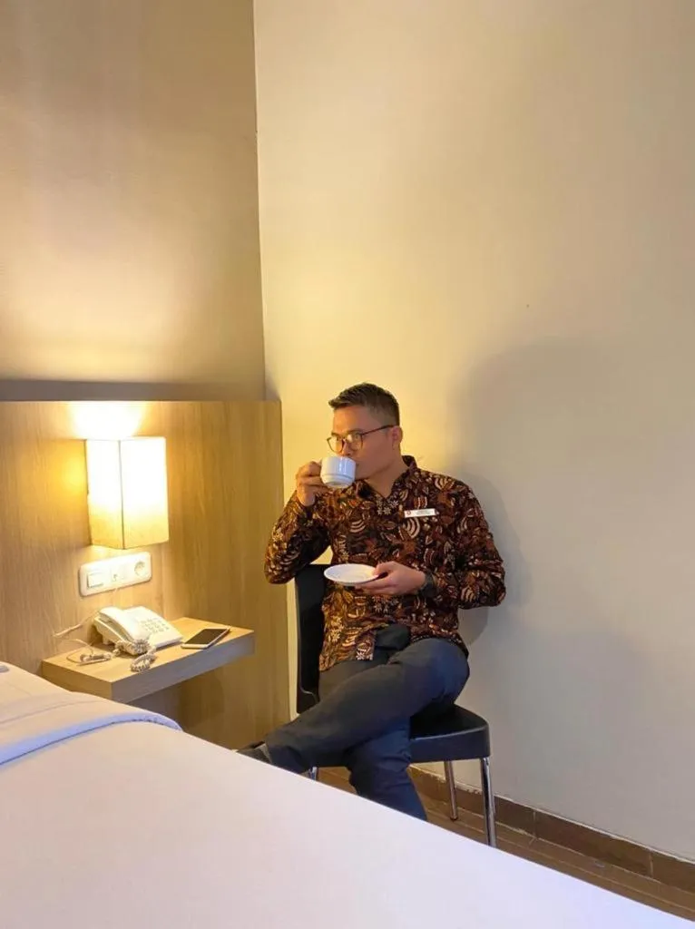 People in News Hotel by Graha Pena Jawa Pos