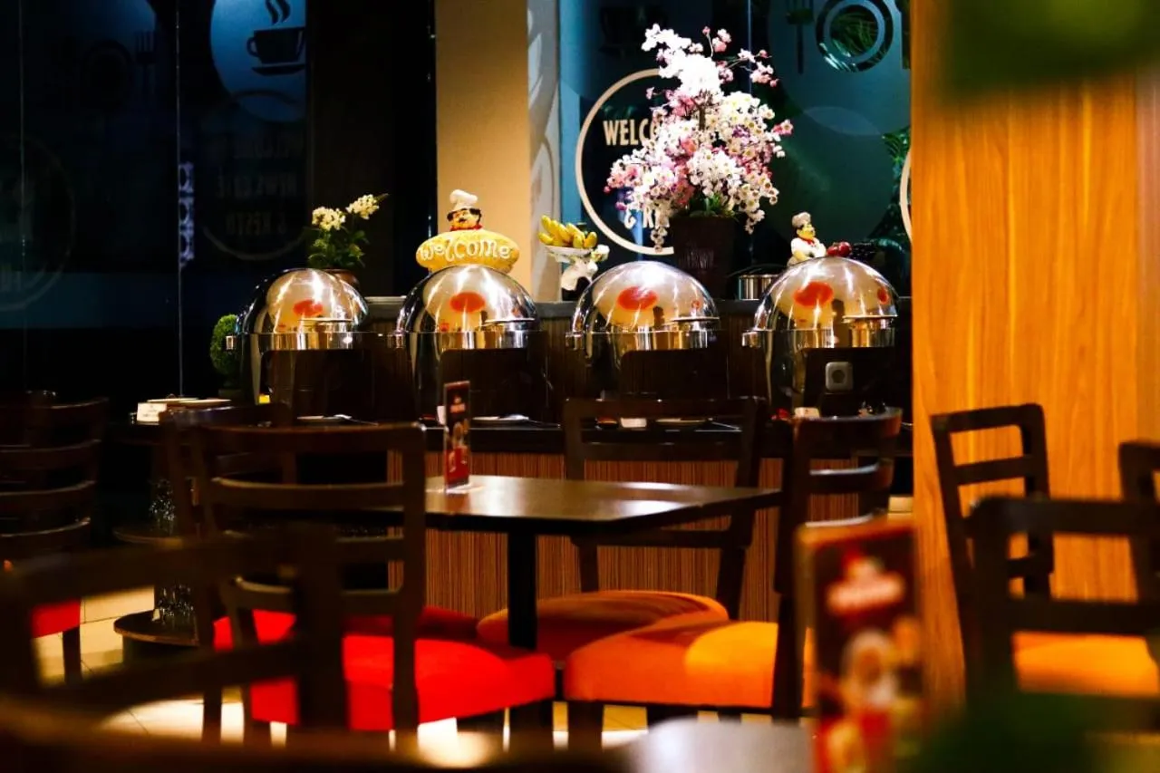 Restaurant/places to eat in News Hotel by Graha Pena Jawa Pos