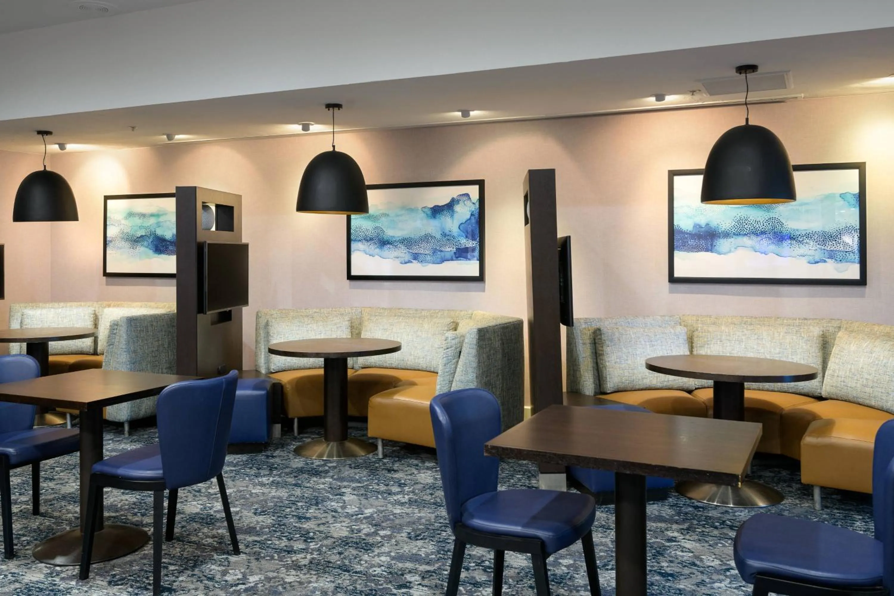 Restaurant/places to eat in Courtyard San Diego Old Town