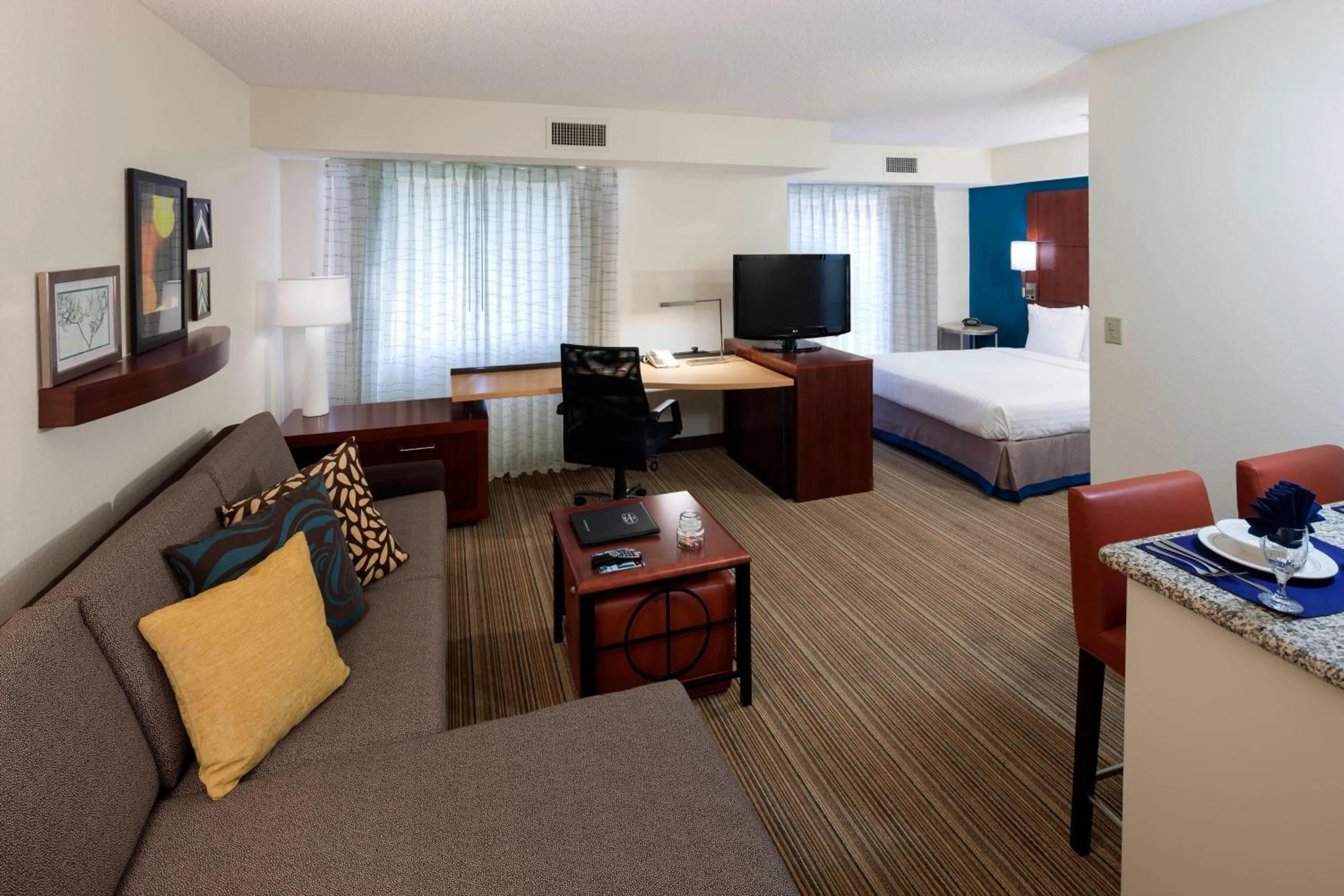 Photo of the whole room, Bed in Residence Inn by Marriott San Diego Downtown