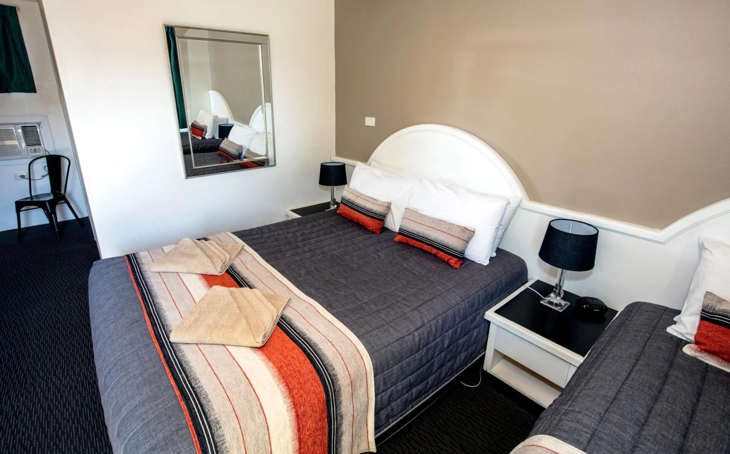 Bed in Mariner Motel