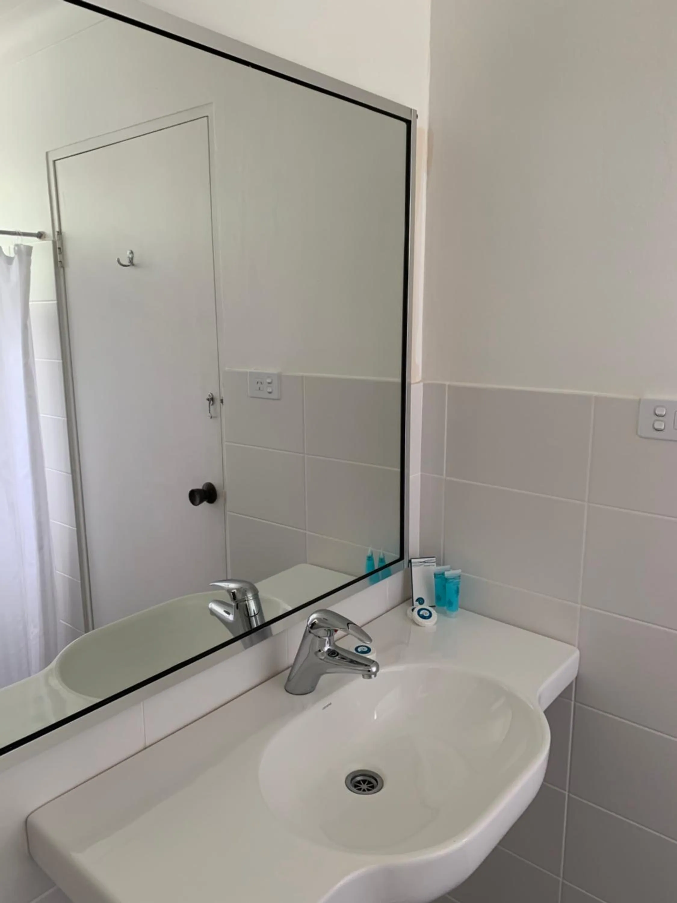 Bathroom in Mariner Motel