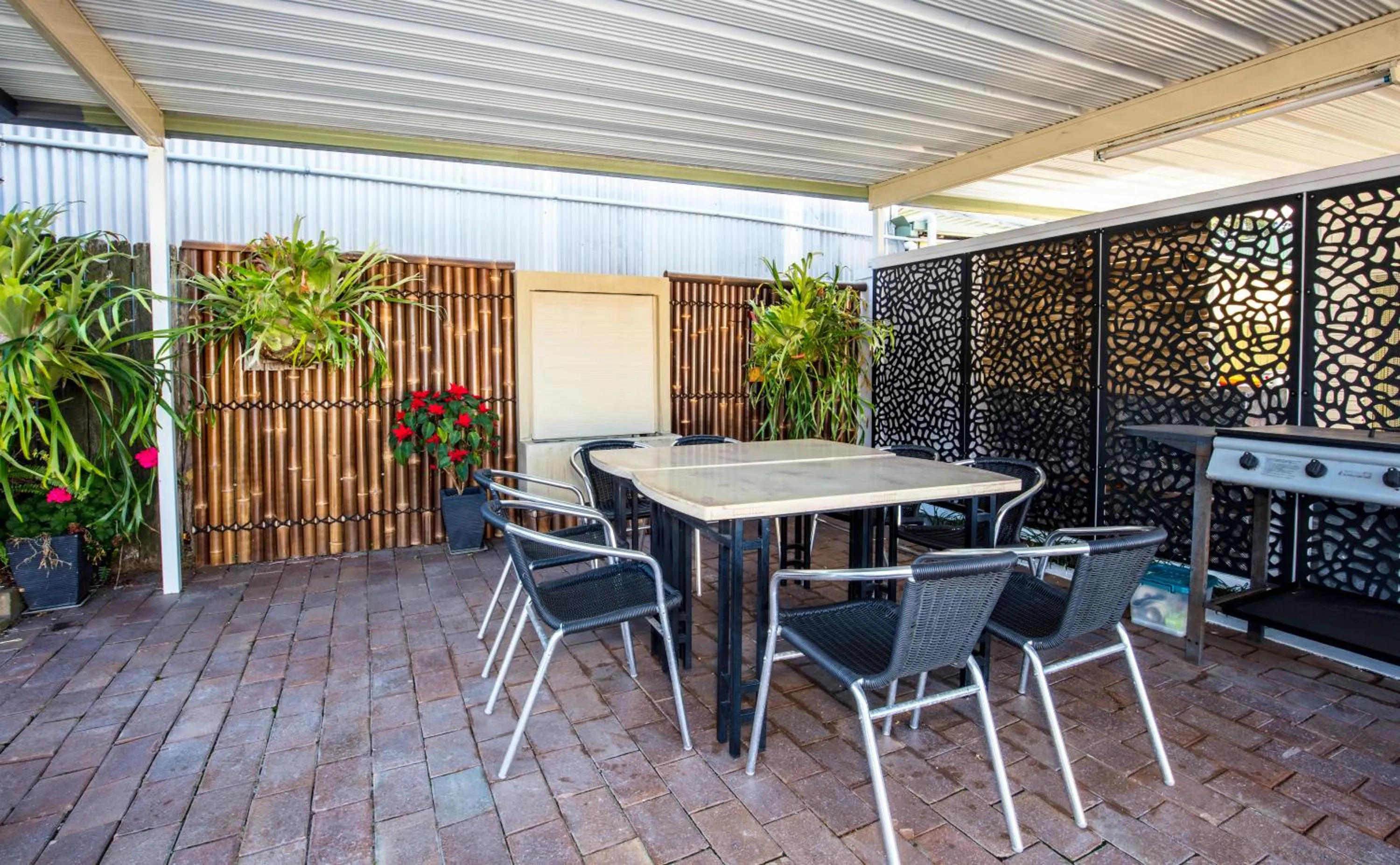 BBQ facilities in Mariner Motel