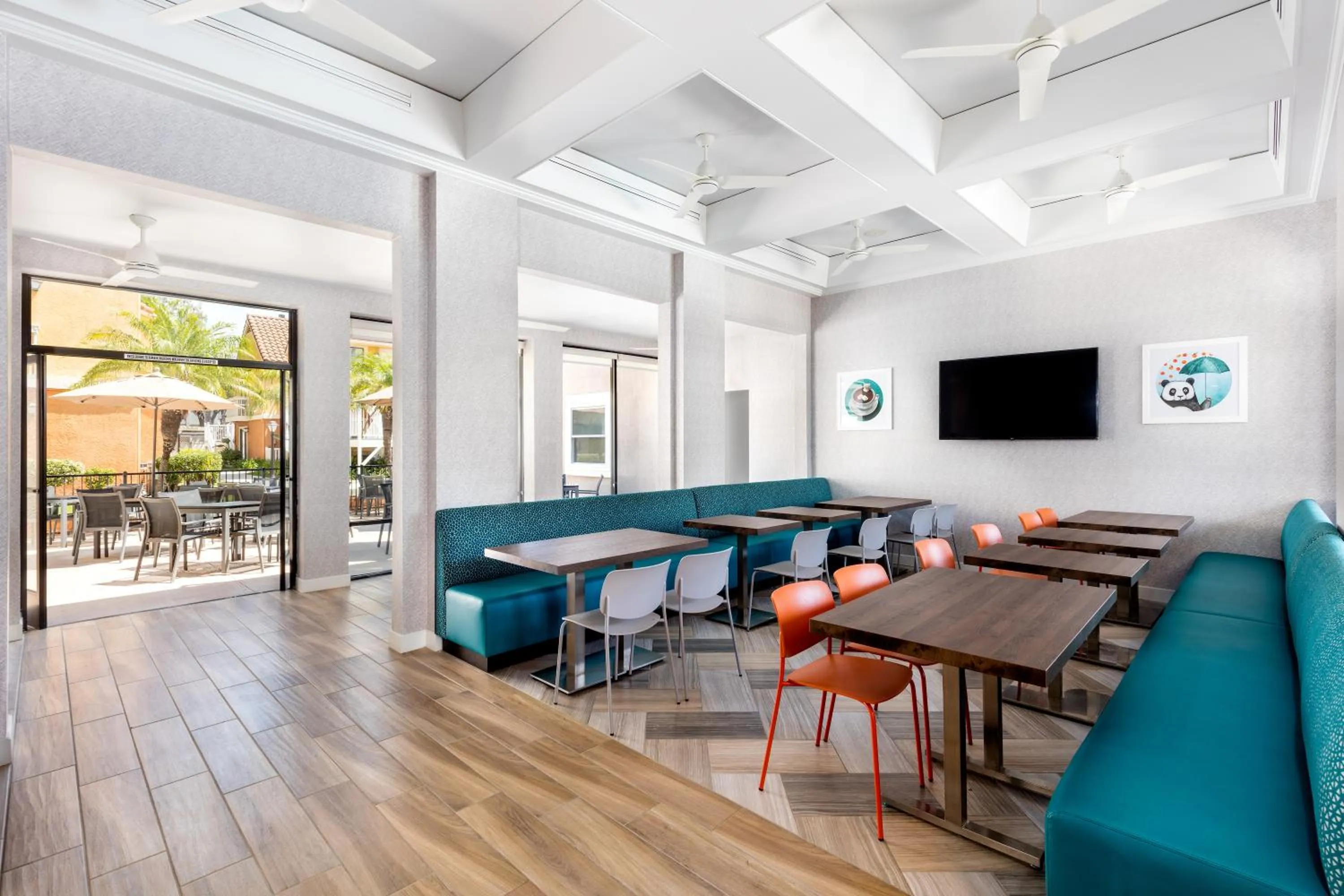 Breakfast in Clementine Hotel & Suites Anaheim