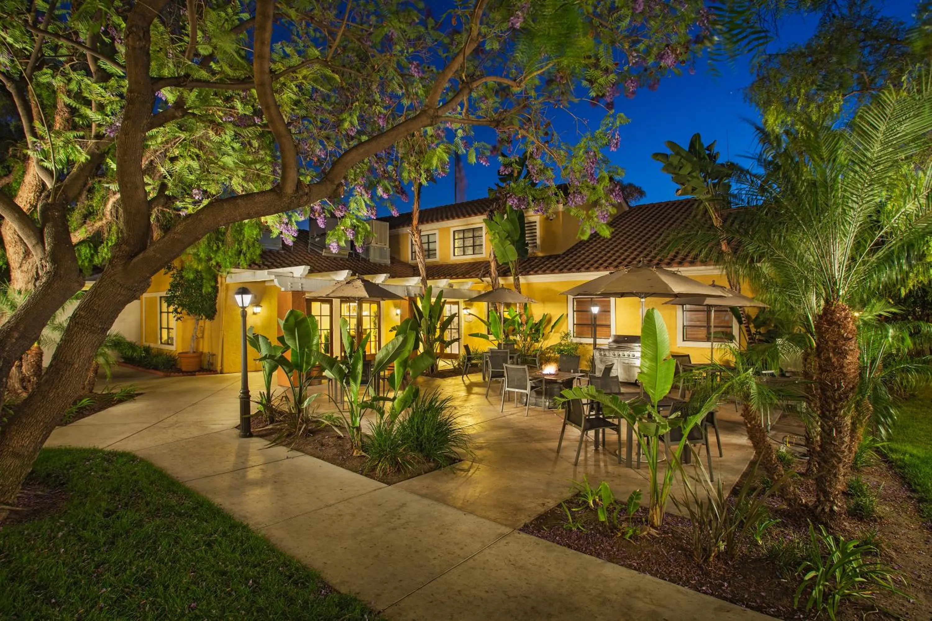 Property building in Clementine Hotel & Suites Anaheim