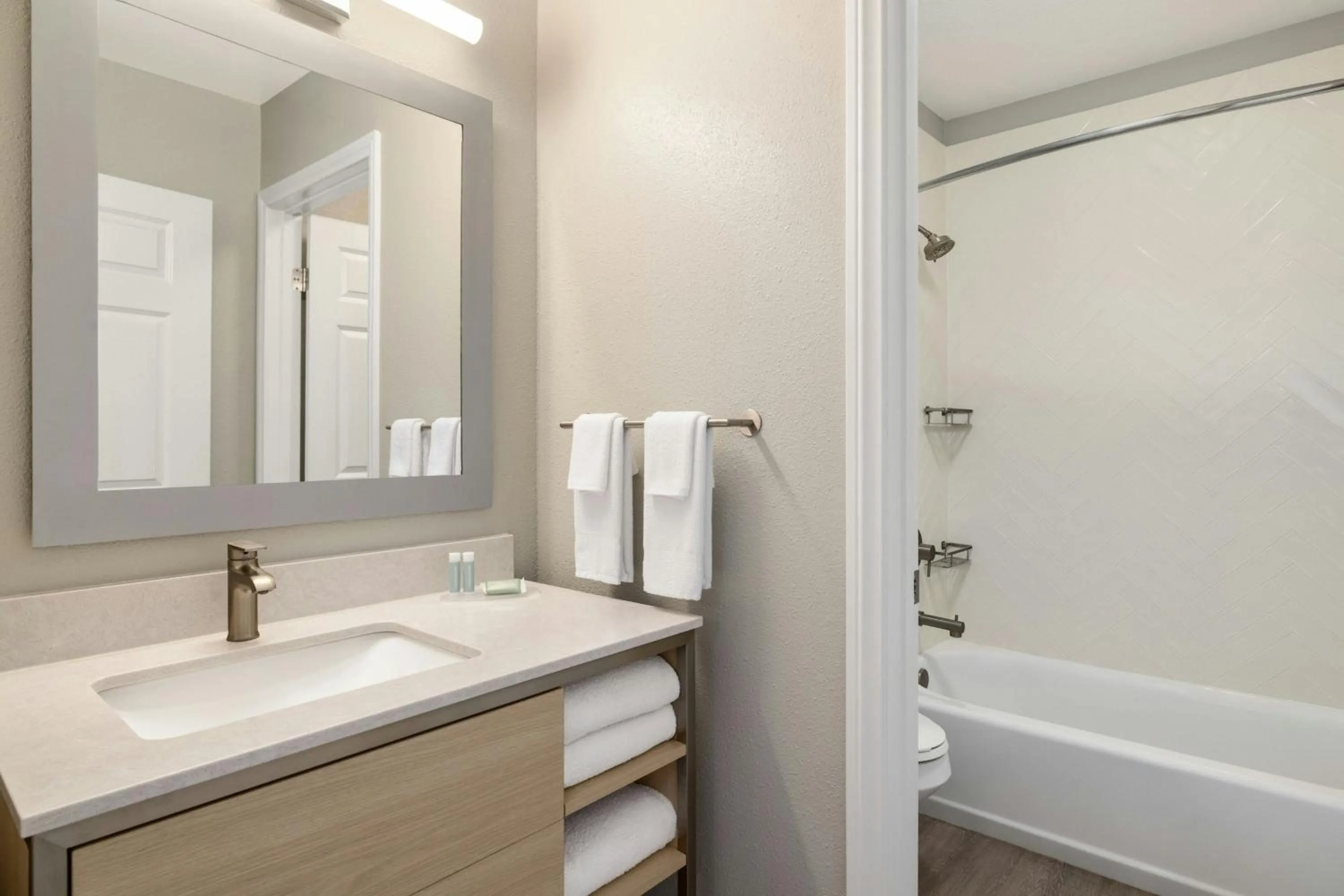 Bathroom in TownePlace Suites by Marriott Anaheim Maingate Near Angel Stadium