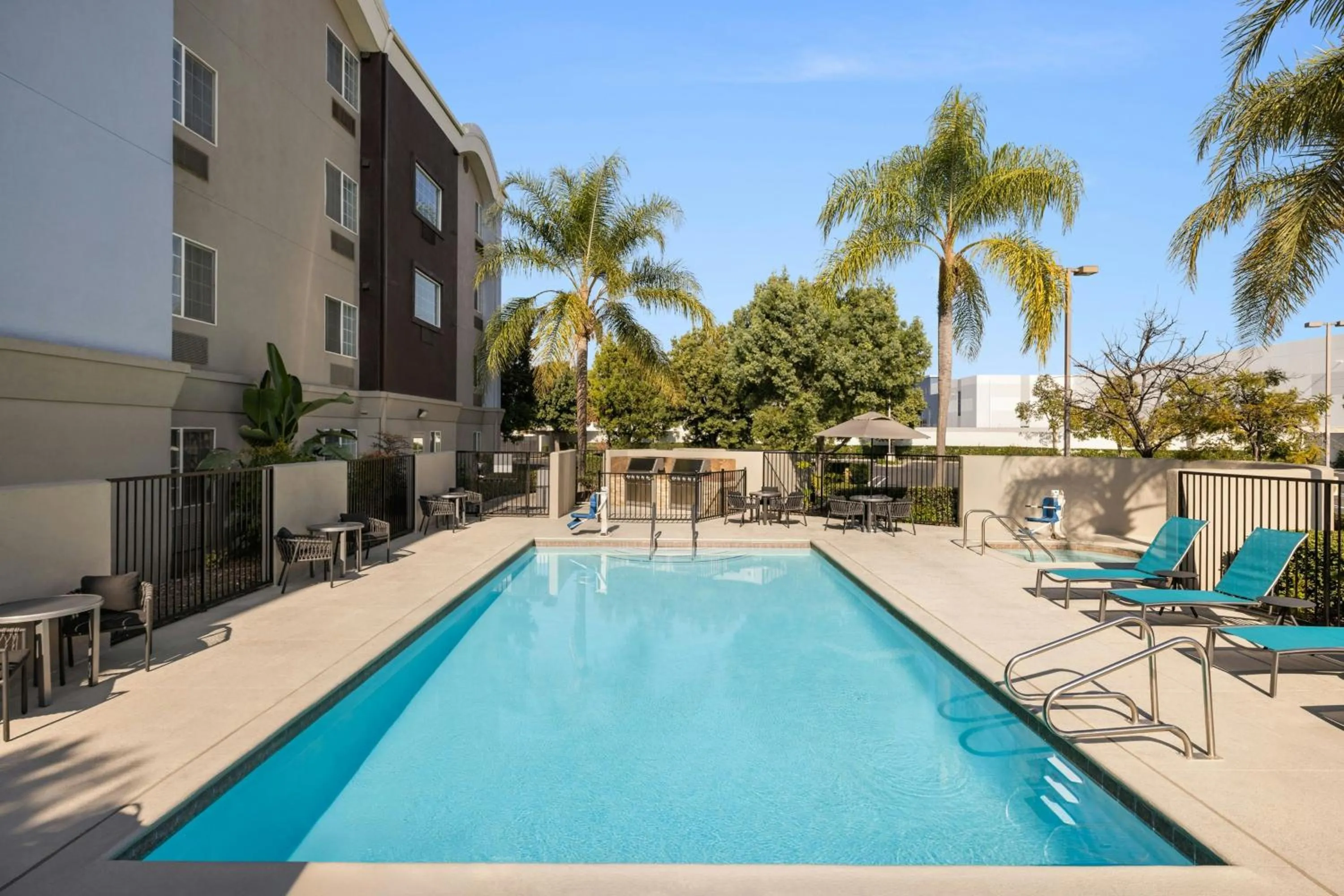 Swimming pool in TownePlace Suites by Marriott Anaheim Maingate Near Angel Stadium
