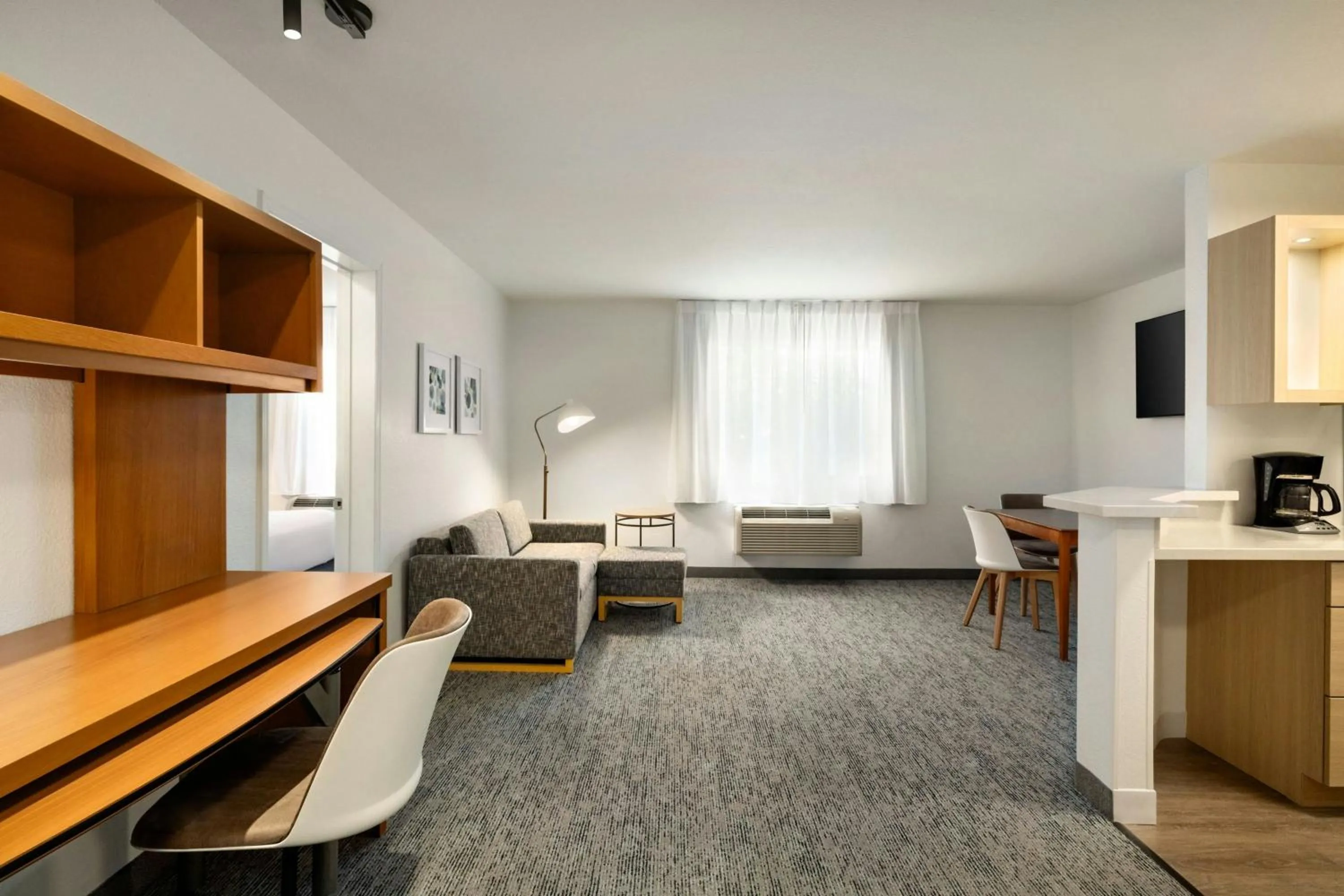 Living room in TownePlace Suites by Marriott Anaheim Maingate Near Angel Stadium