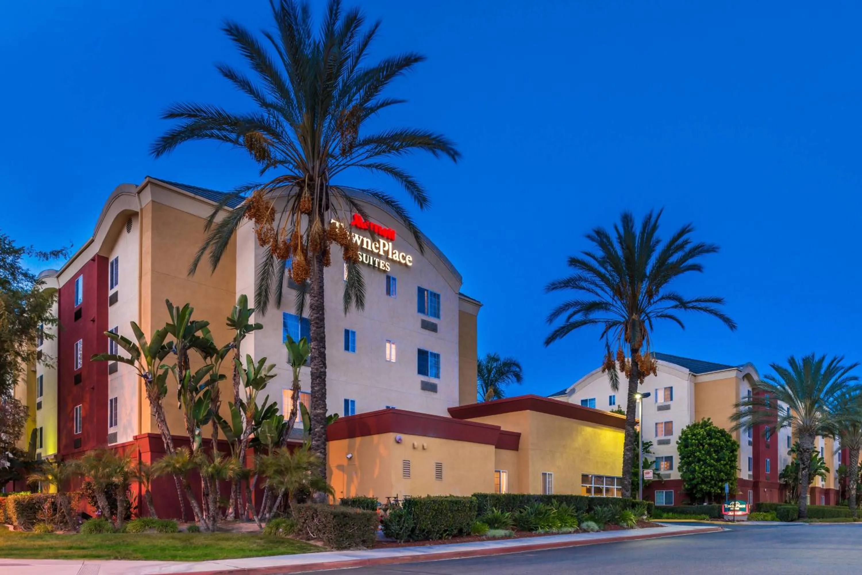 Property building in TownePlace Suites by Marriott Anaheim Maingate Near Angel Stadium
