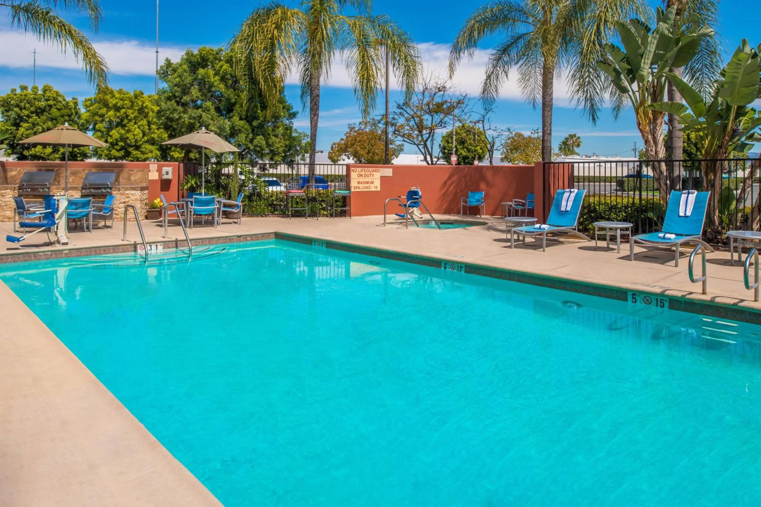 Swimming pool in TownePlace Suites by Marriott Anaheim Maingate Near Angel Stadium