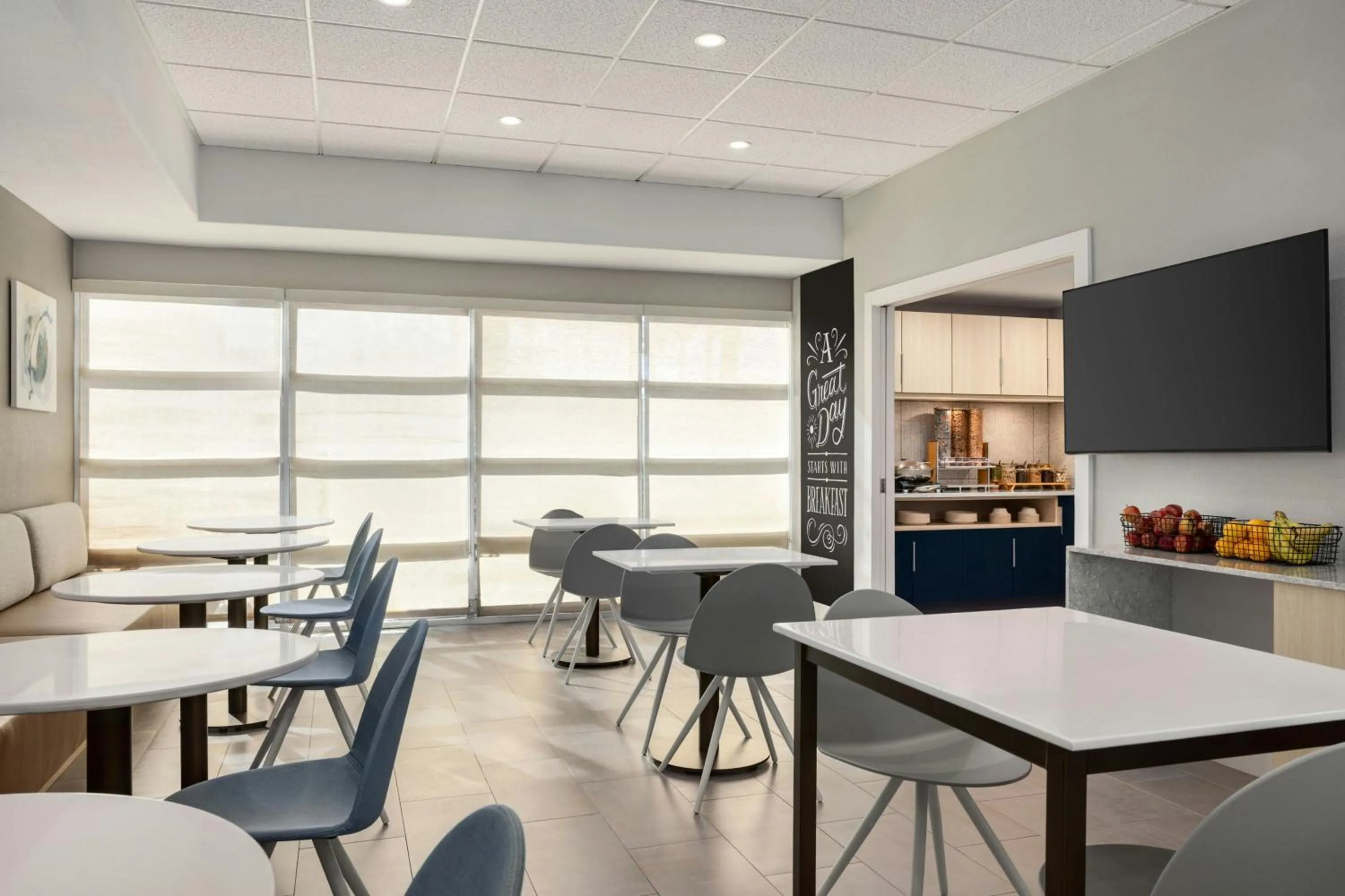 Breakfast in TownePlace Suites by Marriott Anaheim Maingate Near Angel Stadium