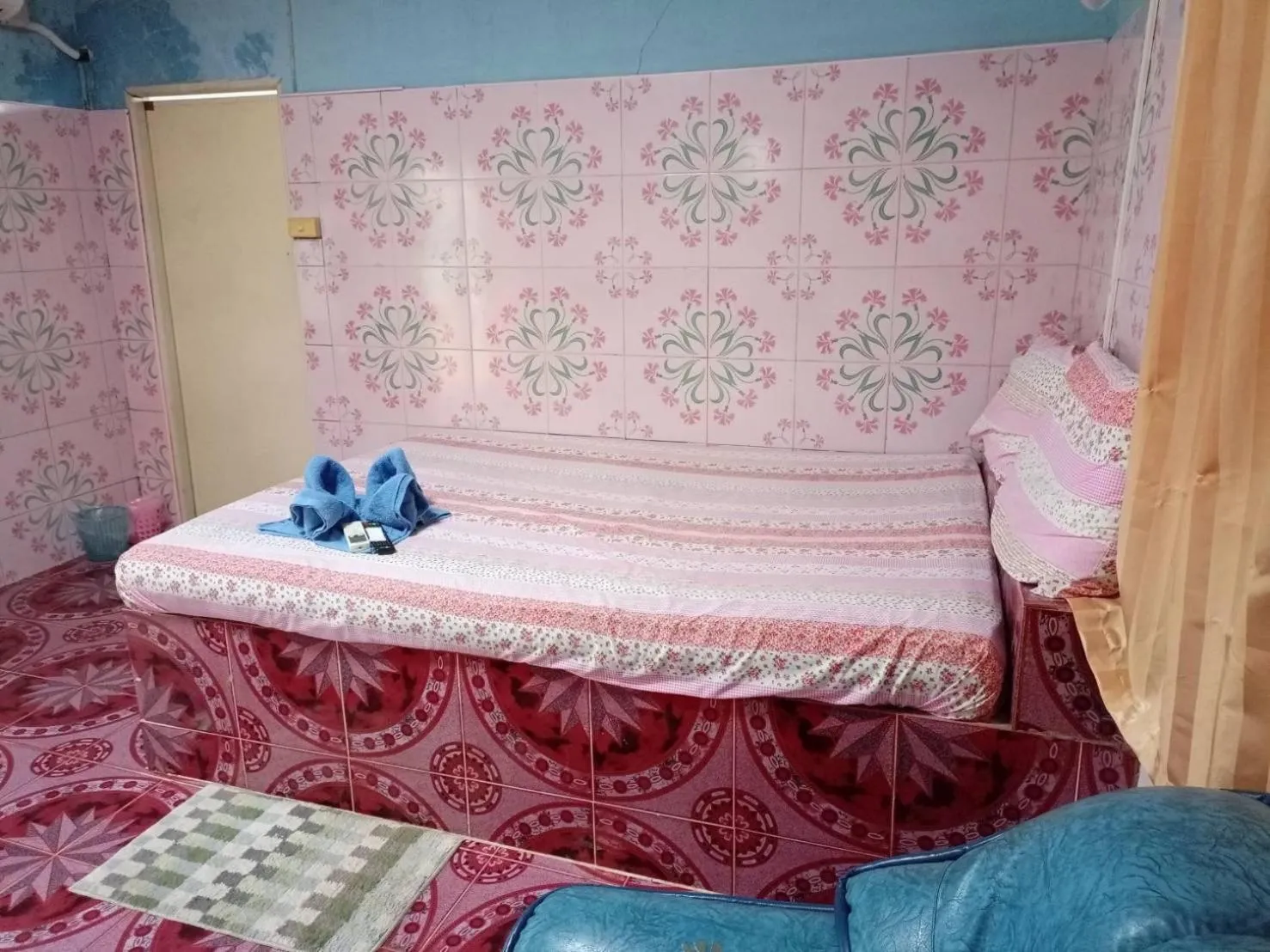 Bed in Kanjana Resort