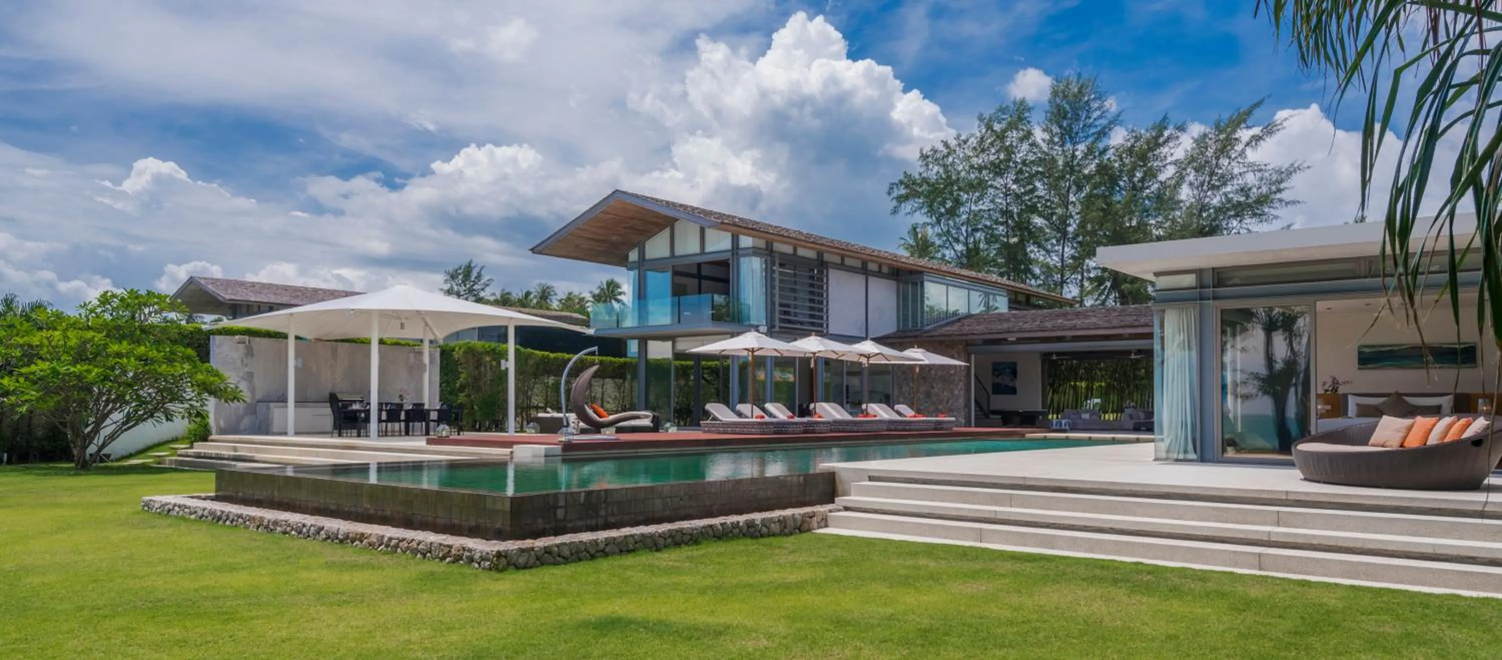 Swimming pool in Sava Beach Villas