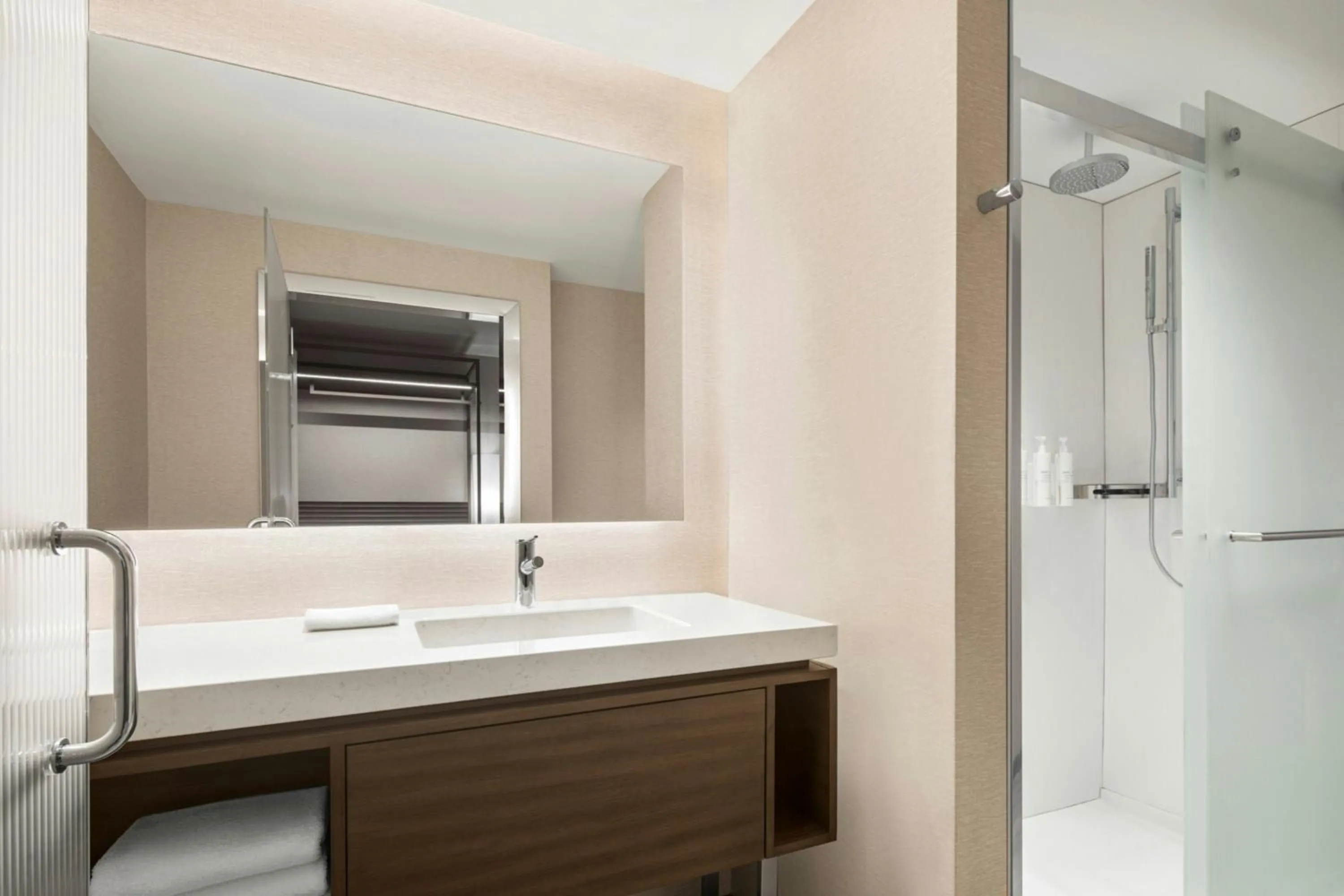 Bathroom in SpringHill Suites by Marriott Old Montreal