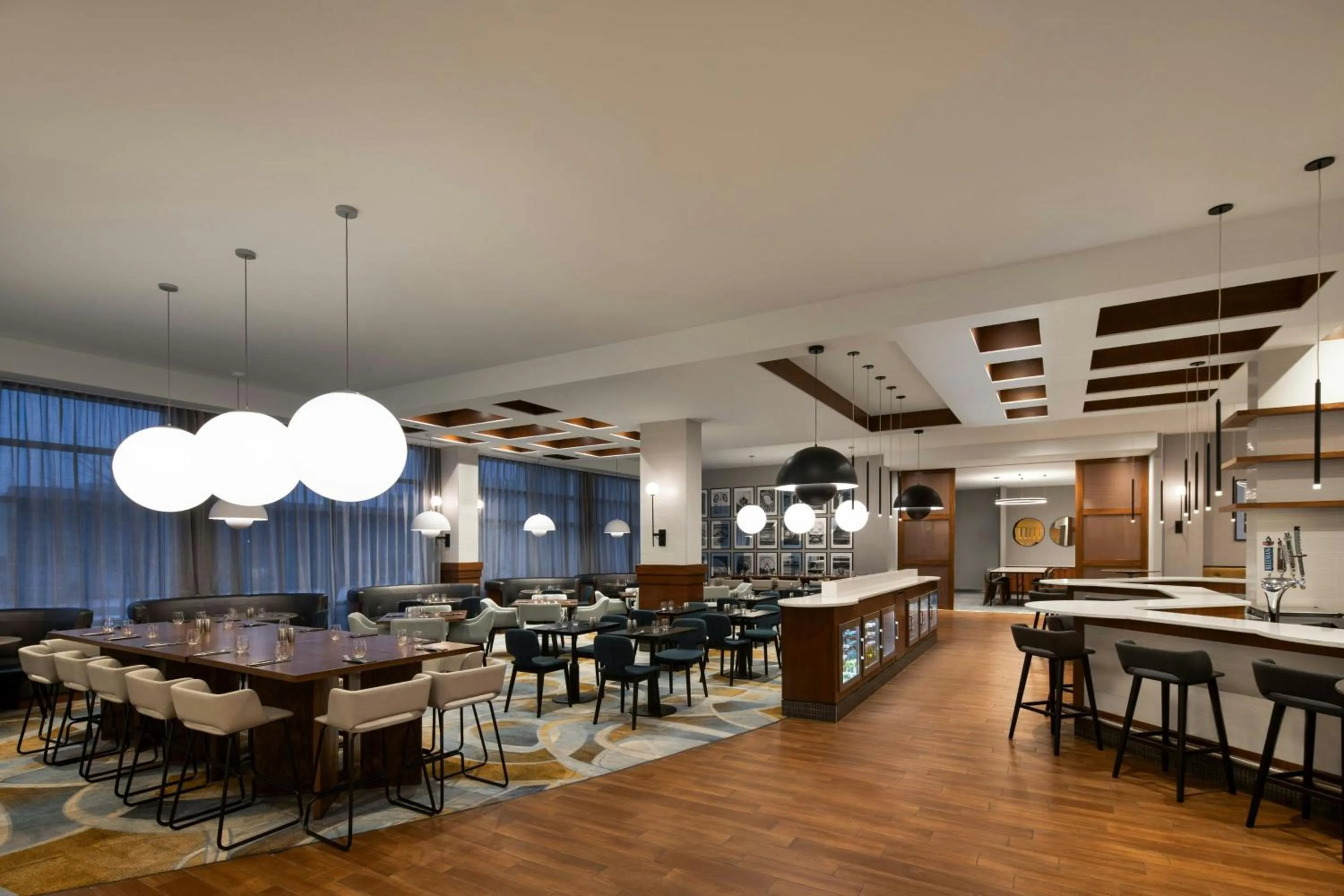 Restaurant/places to eat in Courtyard by Marriott Montreal Airport