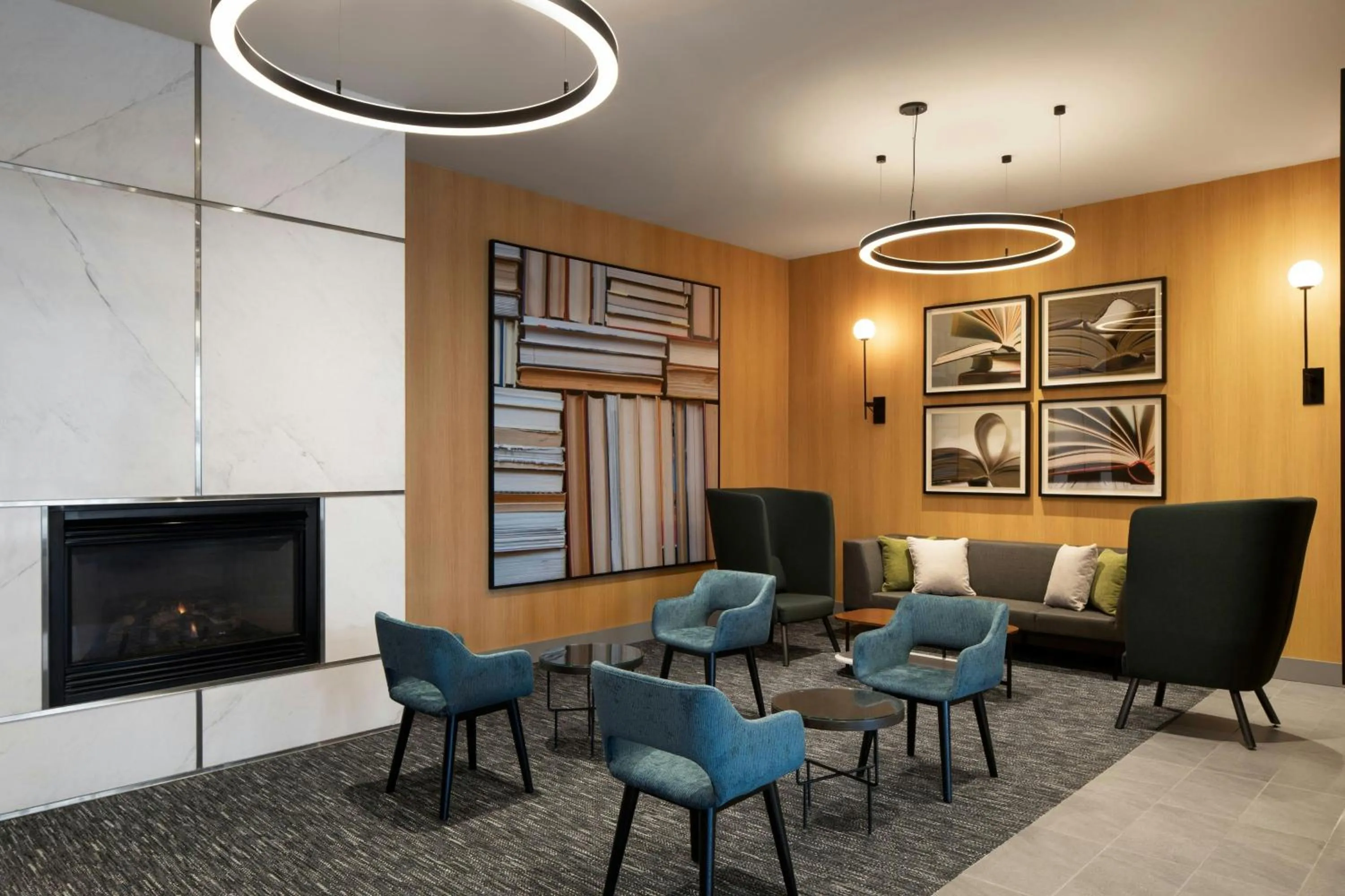 Restaurant/places to eat in Courtyard by Marriott Montreal Airport