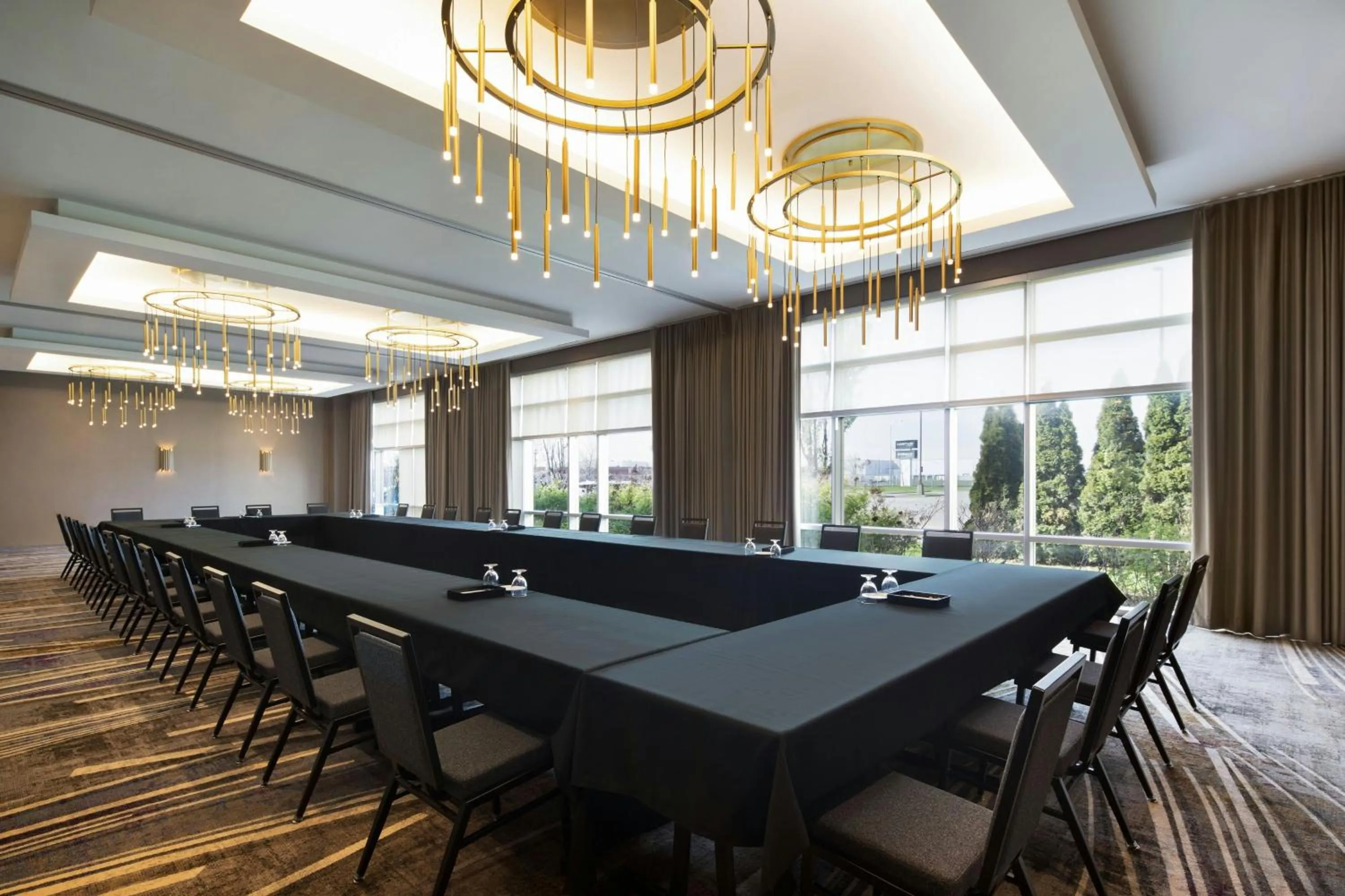Meeting/conference room in Courtyard by Marriott Montreal Airport