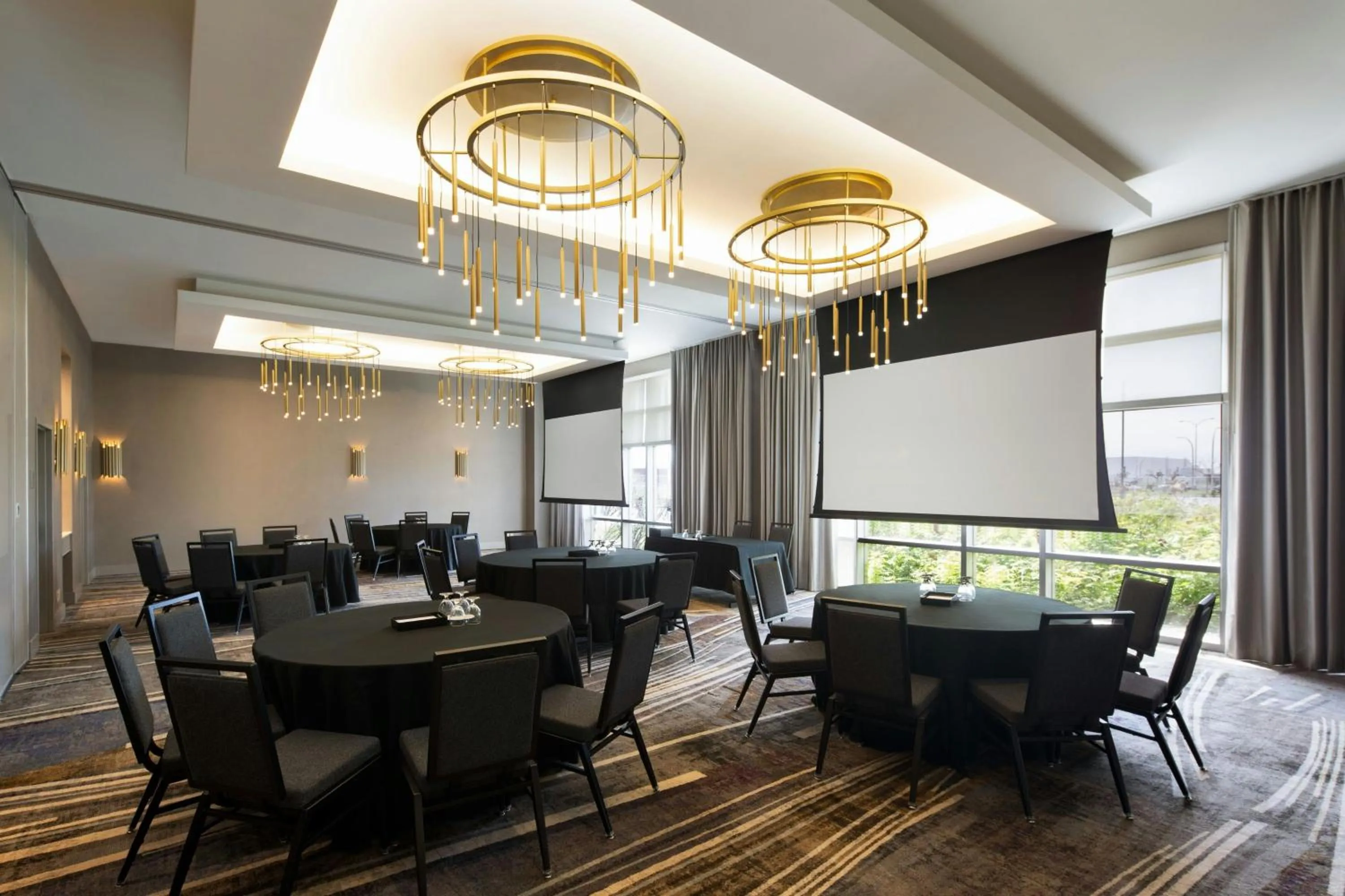 Meeting/conference room in Courtyard by Marriott Montreal Airport