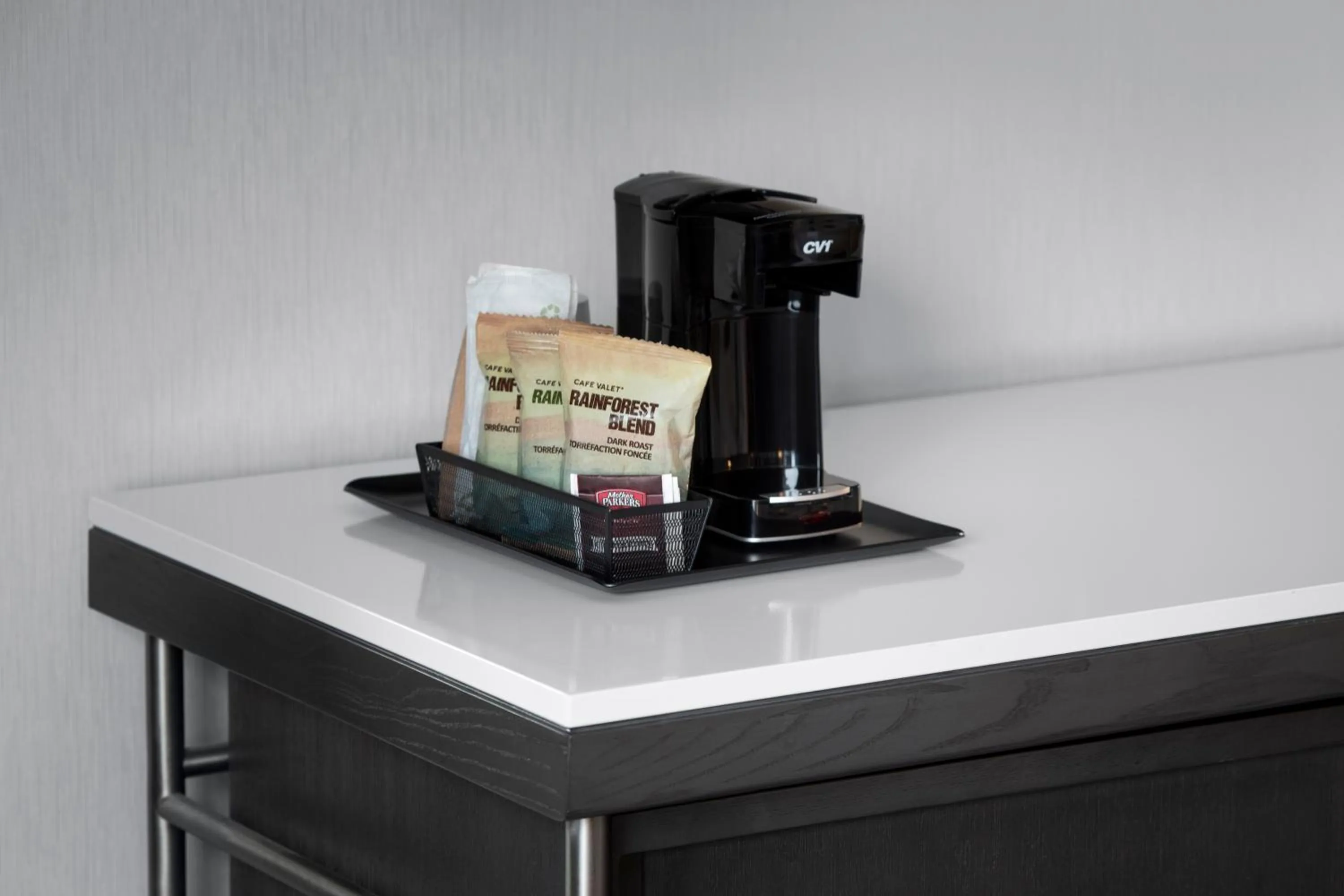 Coffee/tea facilities in Courtyard by Marriott Montreal Airport