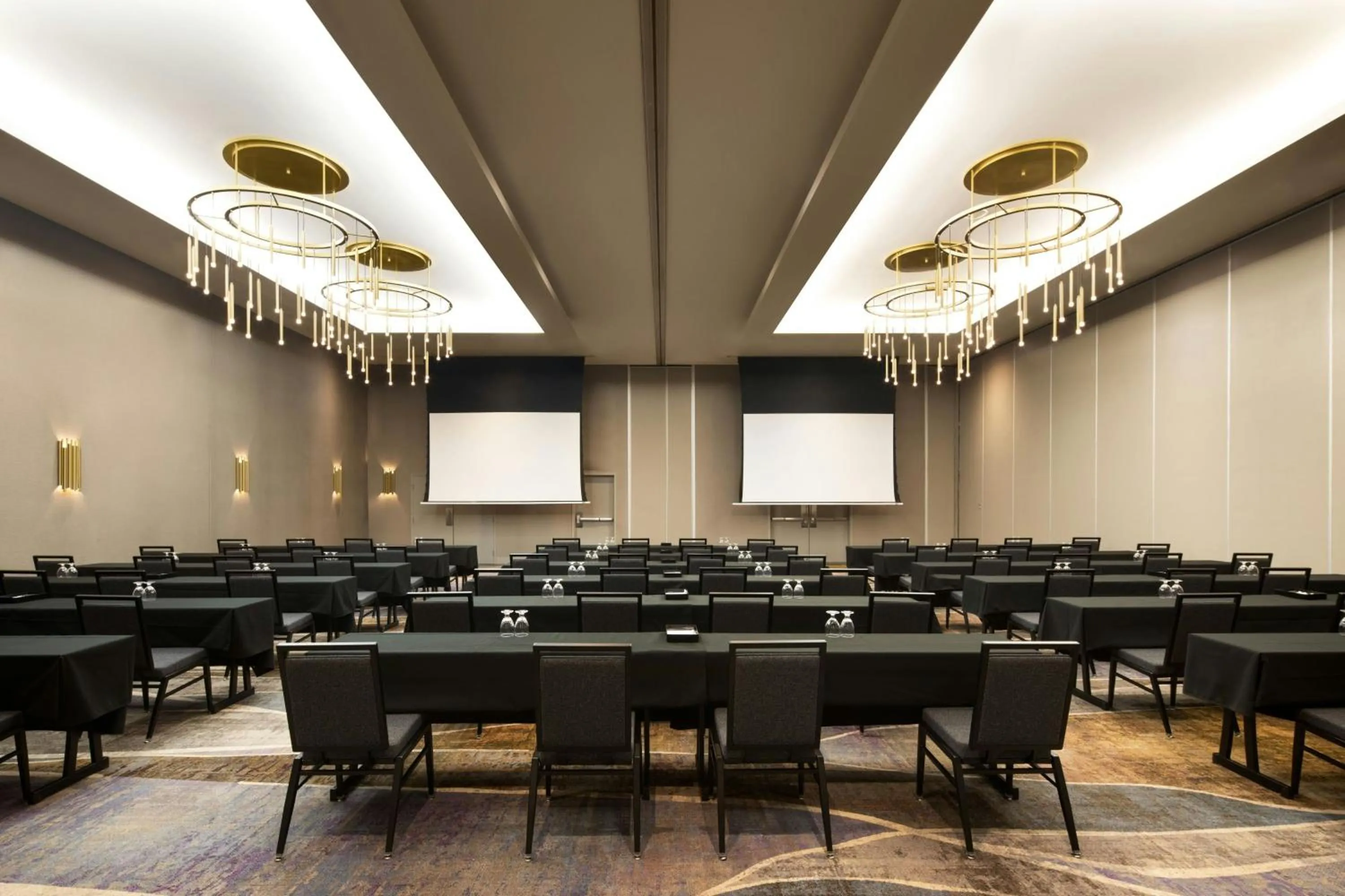 Meeting/conference room in Courtyard by Marriott Montreal Airport