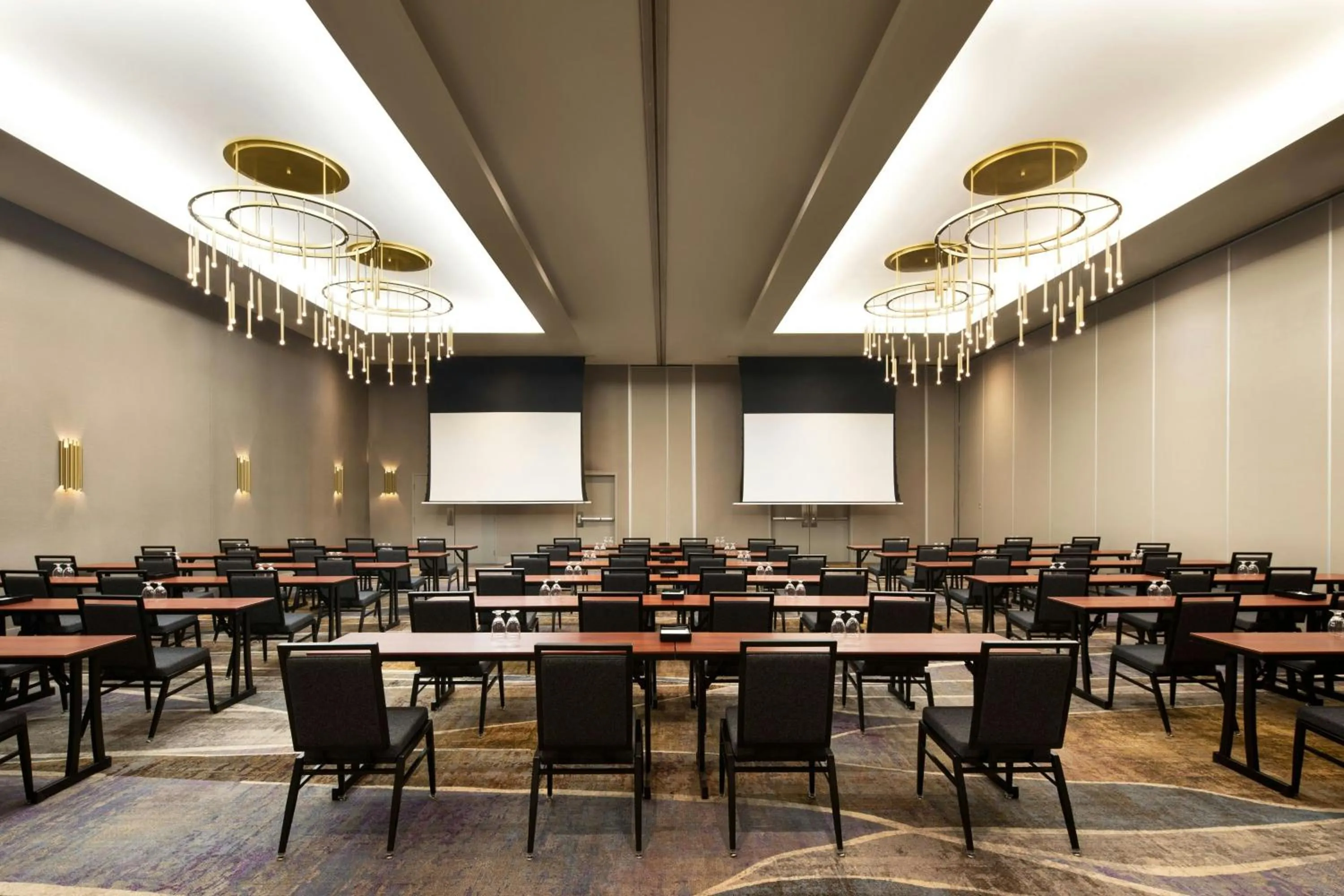 Meeting/conference room in Courtyard by Marriott Montreal Airport