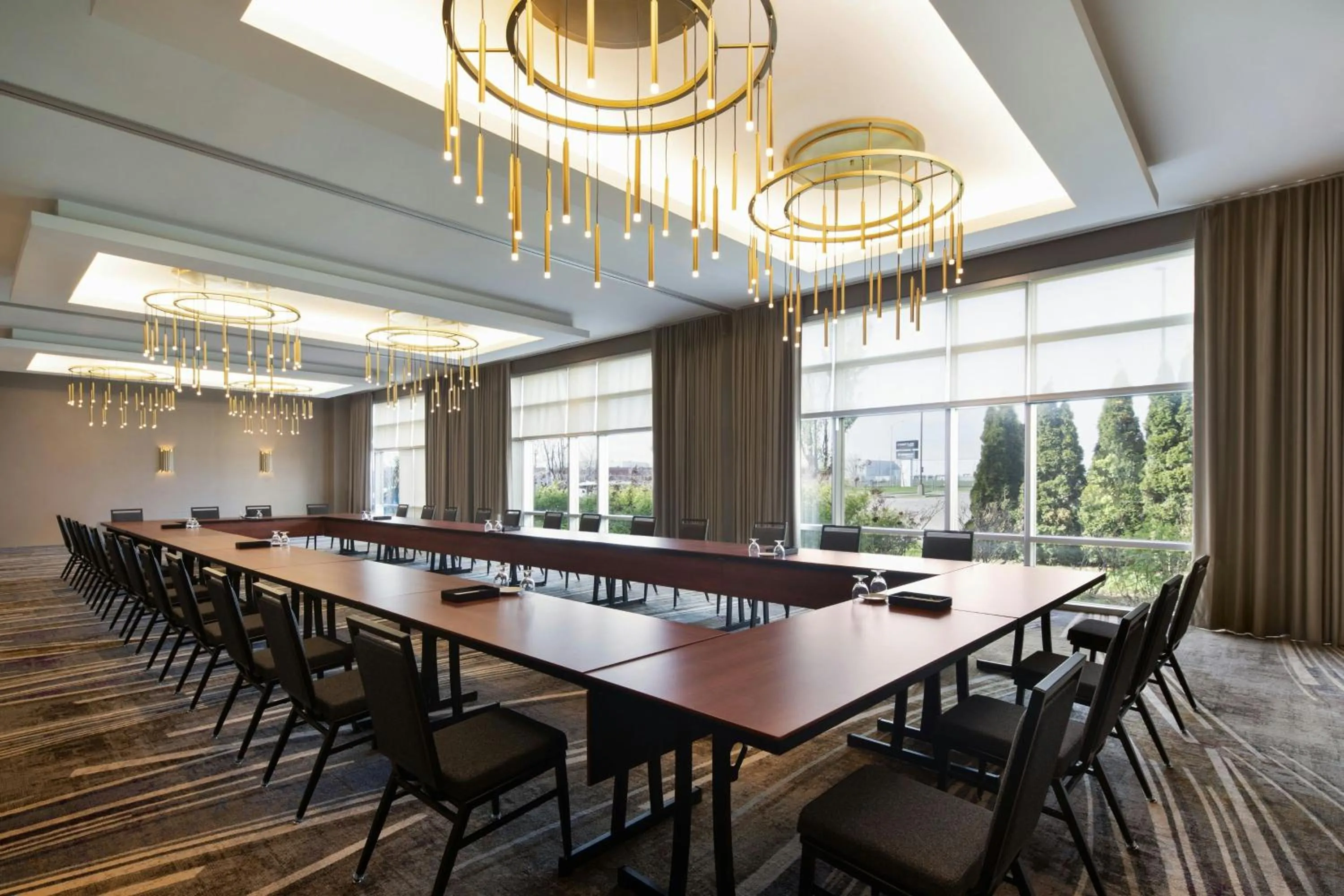 Meeting/conference room in Courtyard by Marriott Montreal Airport