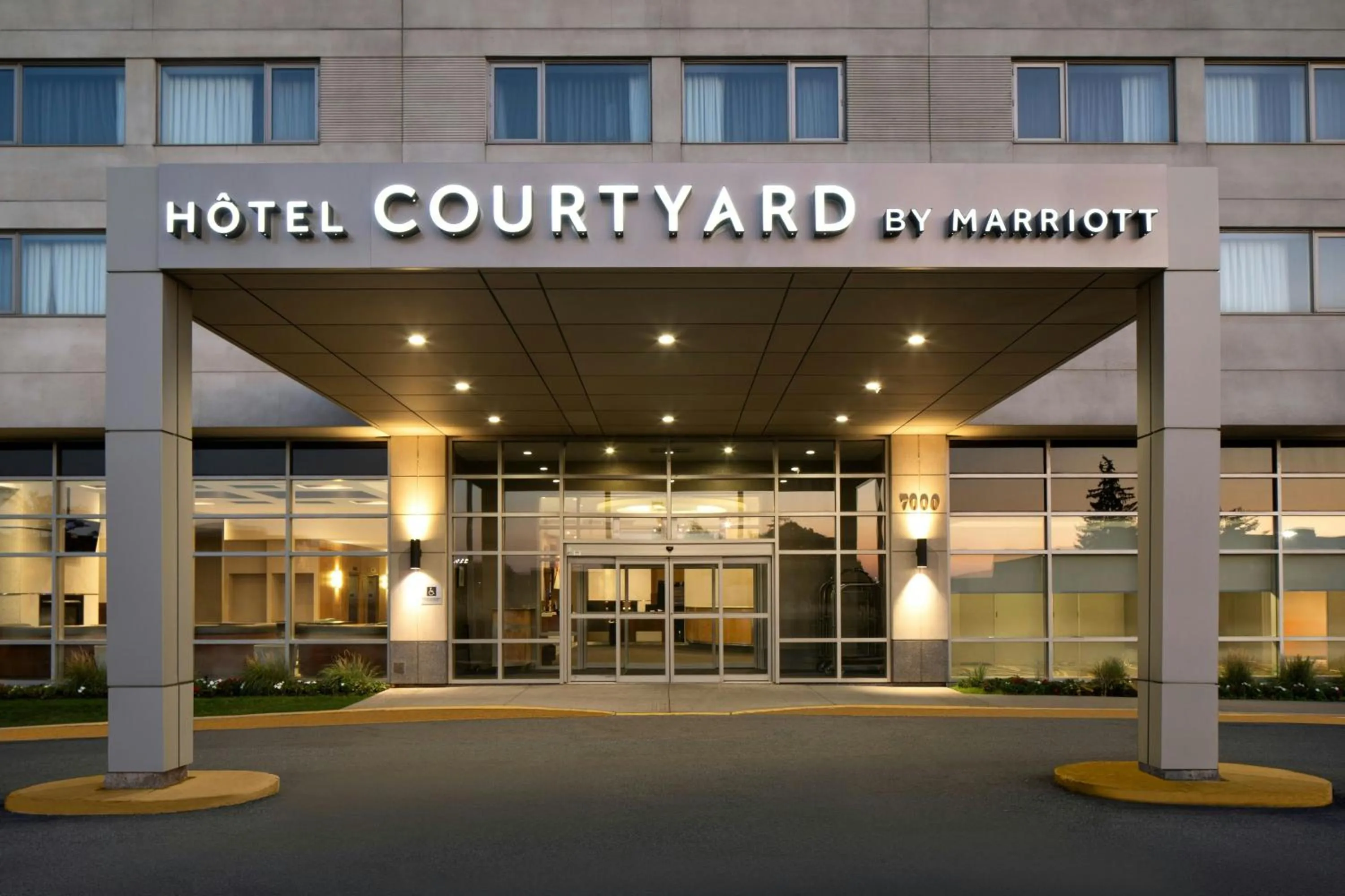 Property building in Courtyard by Marriott Montreal Airport