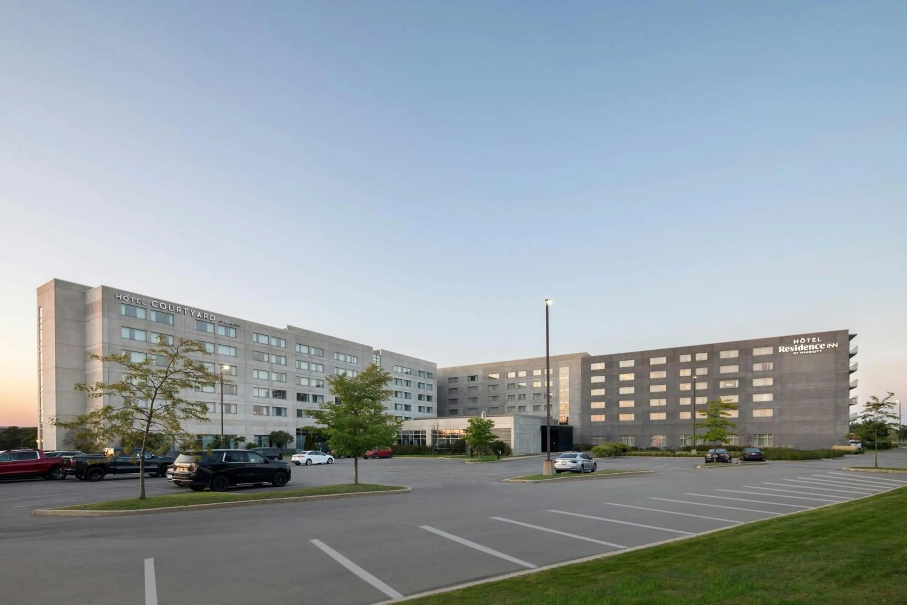 Property building in Courtyard by Marriott Montreal Airport