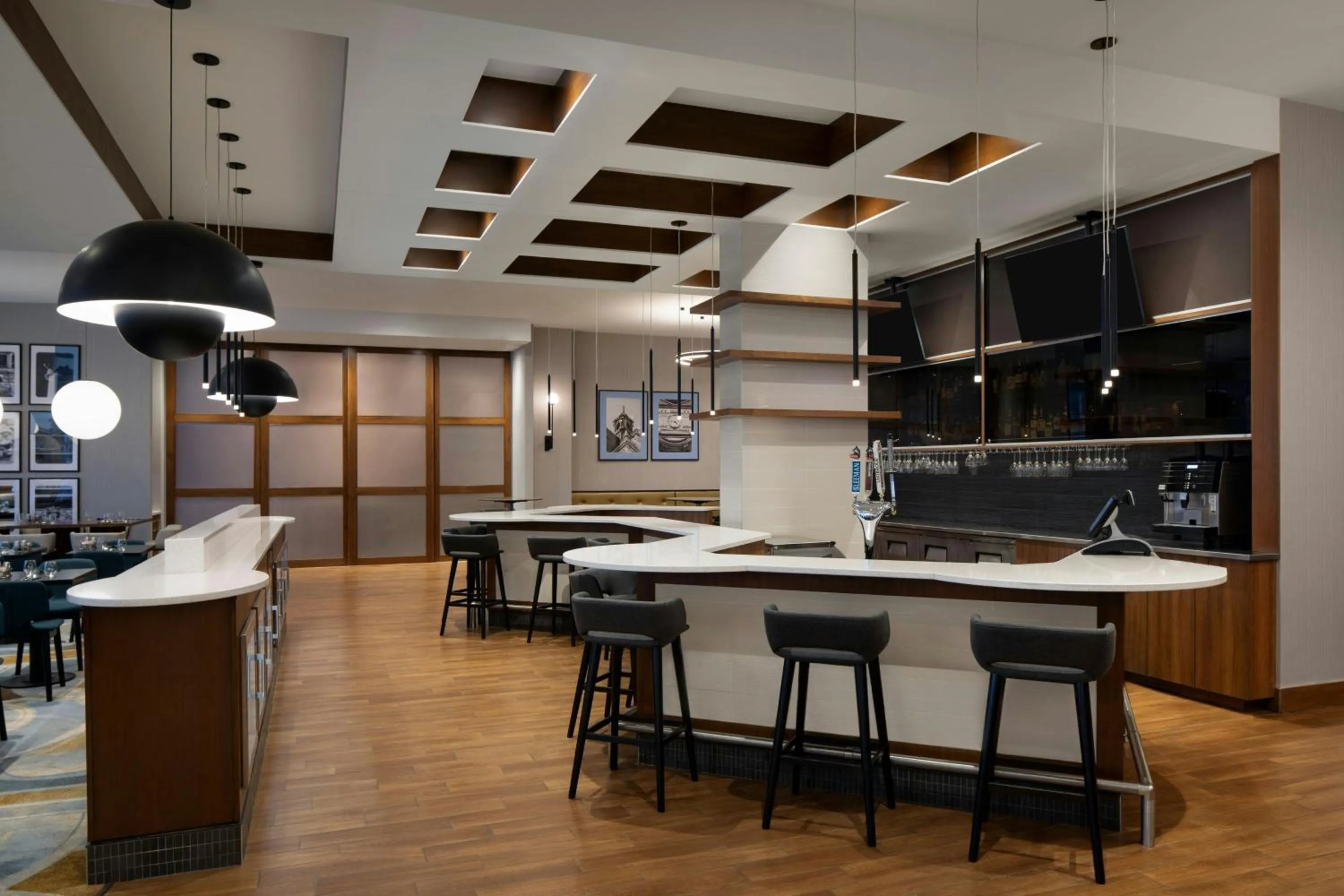 Restaurant/places to eat in Courtyard by Marriott Montreal Airport