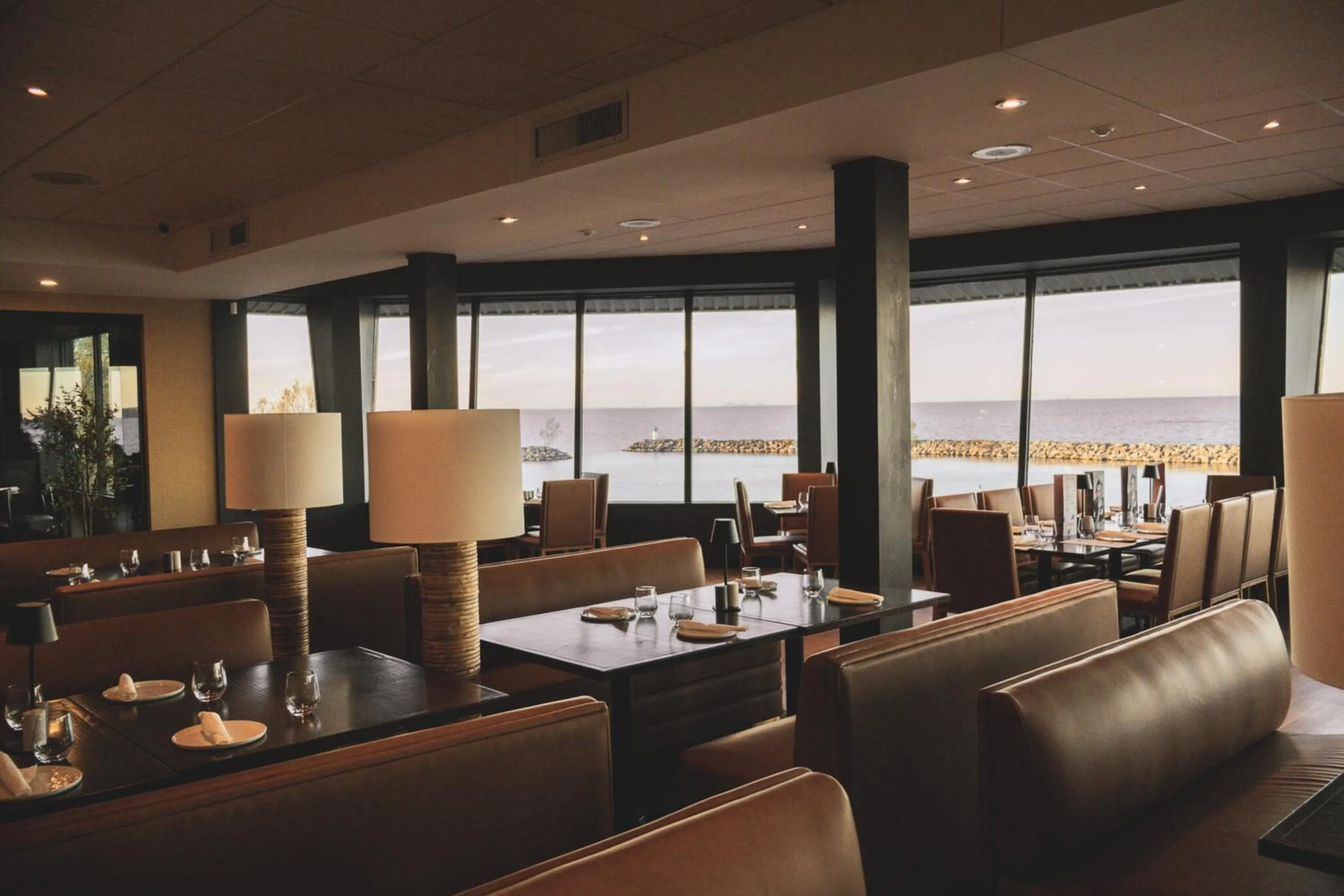 Restaurant/places to eat in The Jordan Hotel Ramada by Wyndham