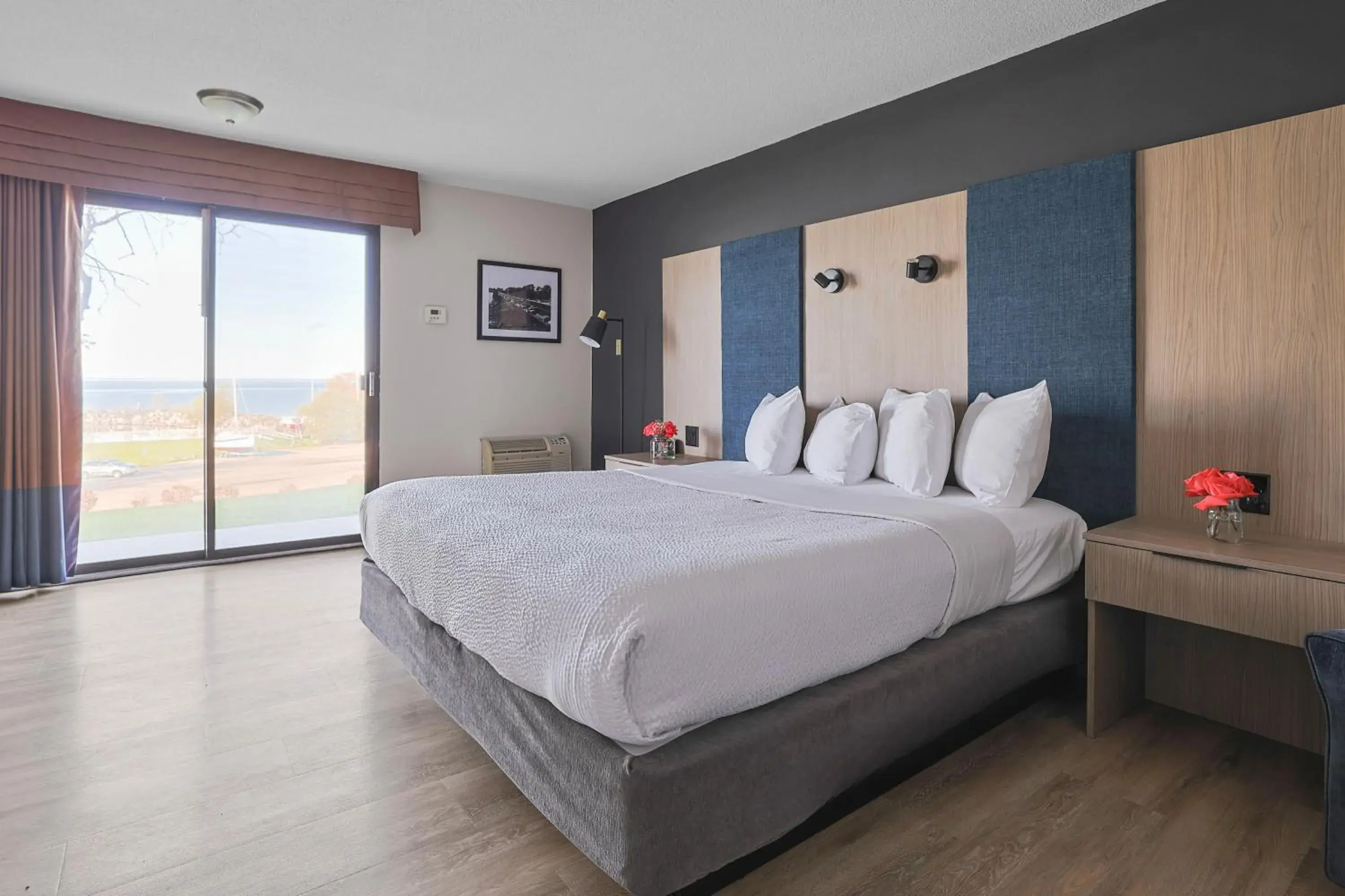 Queen Room - Non-Smoking in The Jordan Hotel Ramada by Wyndham Queen Room - Non-Smoking in The Jordan Hotel Ramada by Wyndham