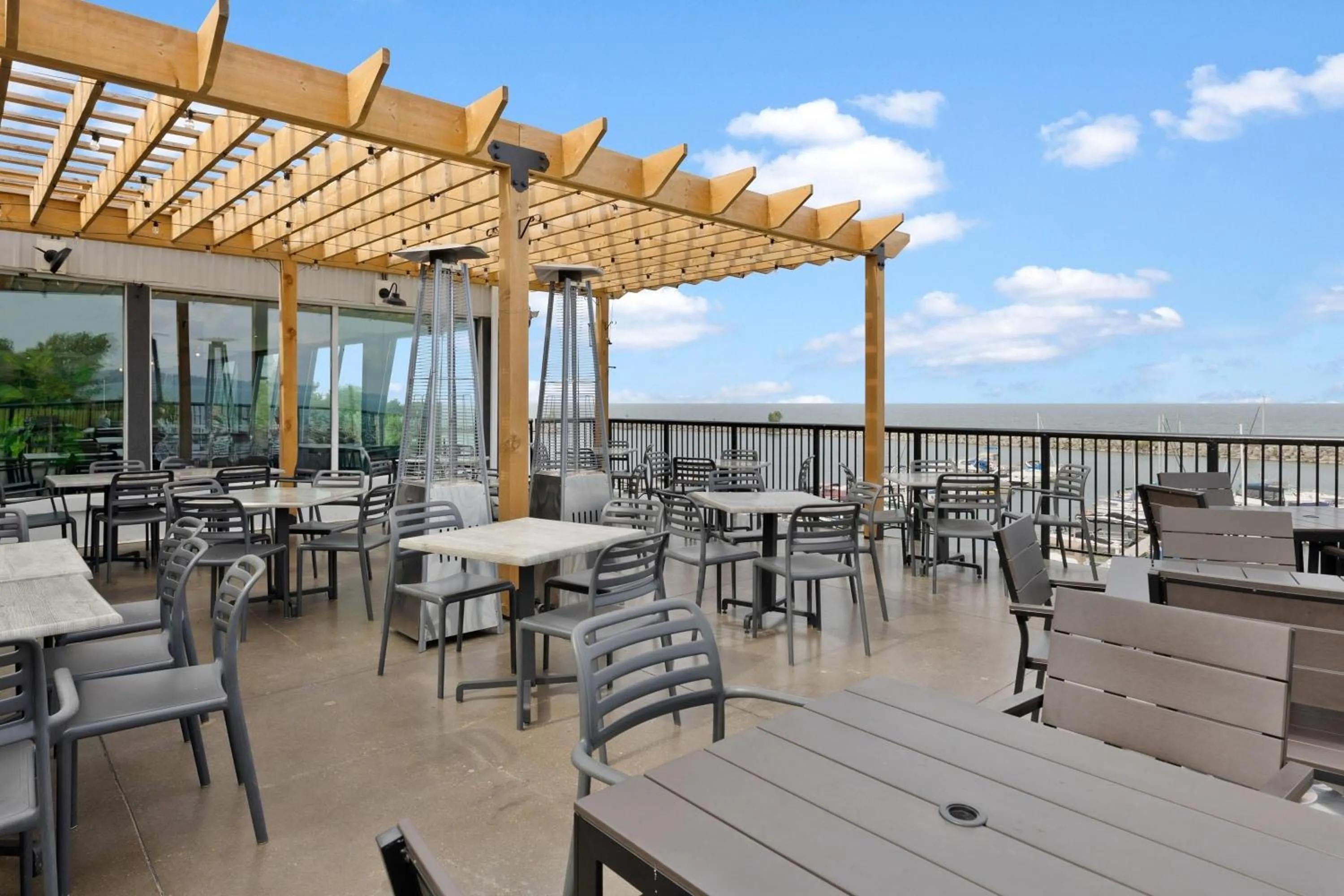 Restaurant/places to eat in The Jordan Hotel Ramada by Wyndham