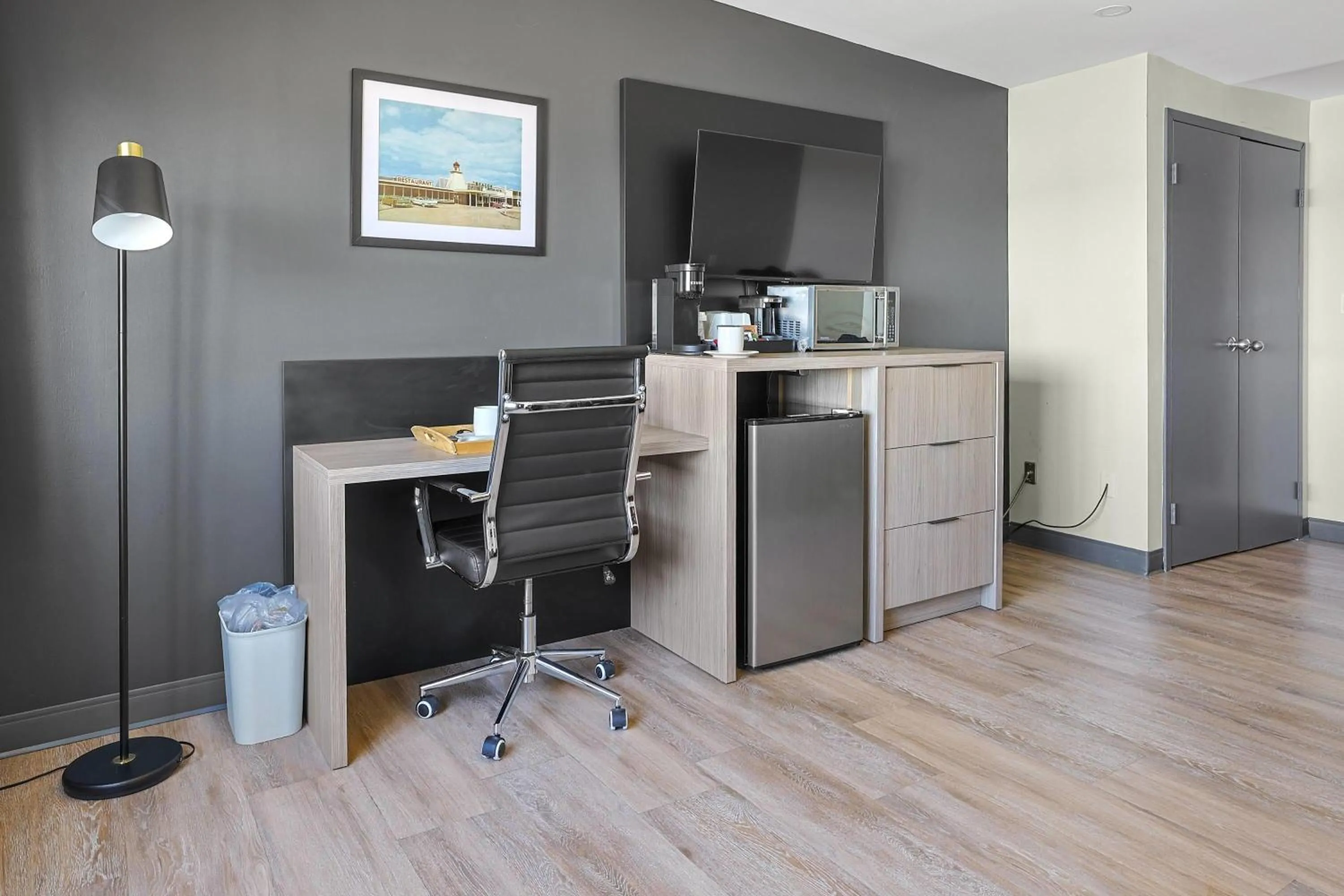 Photo of the whole room in The Jordan Hotel Ramada by Wyndham