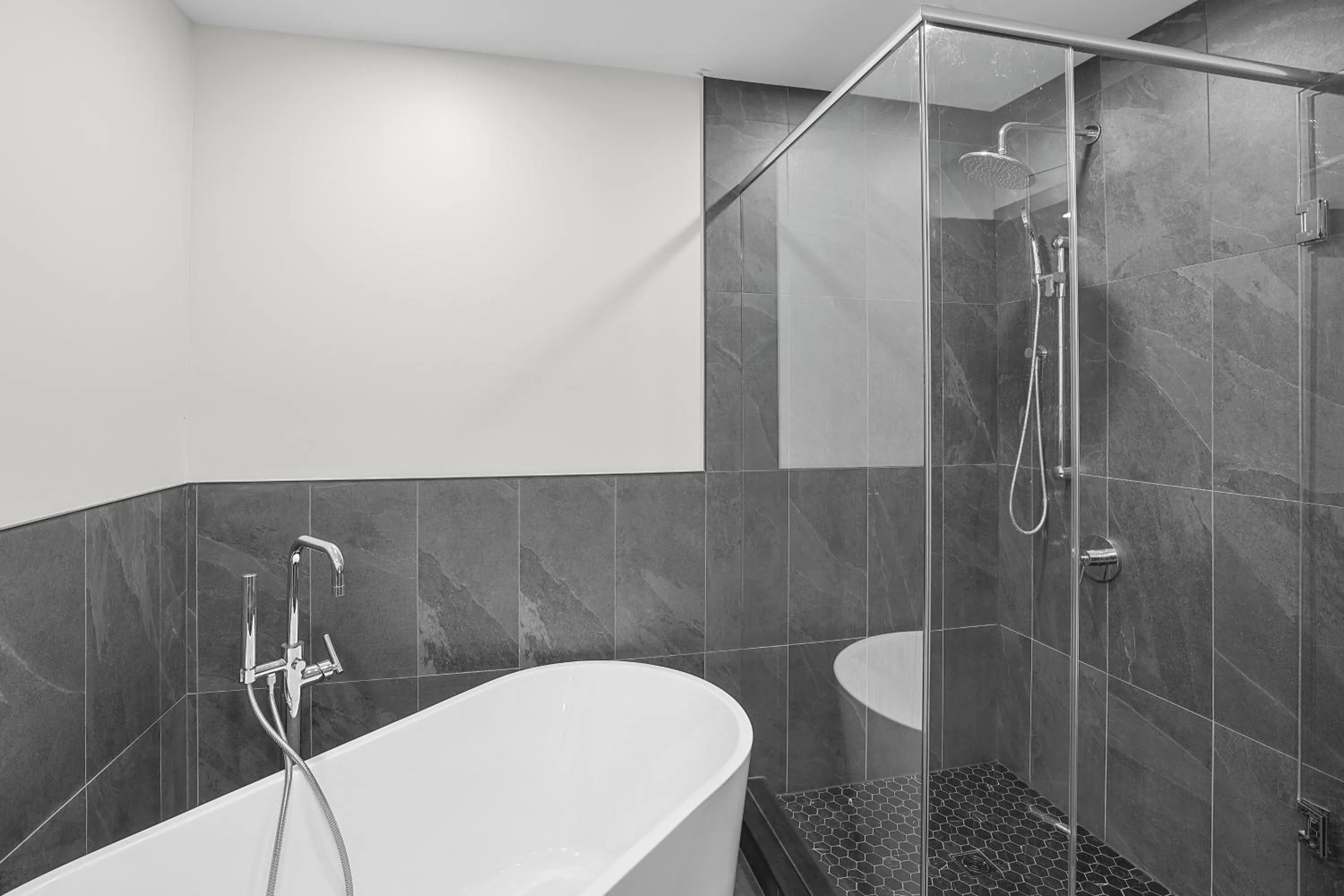 Bathroom in The Jordan Hotel Ramada by Wyndham