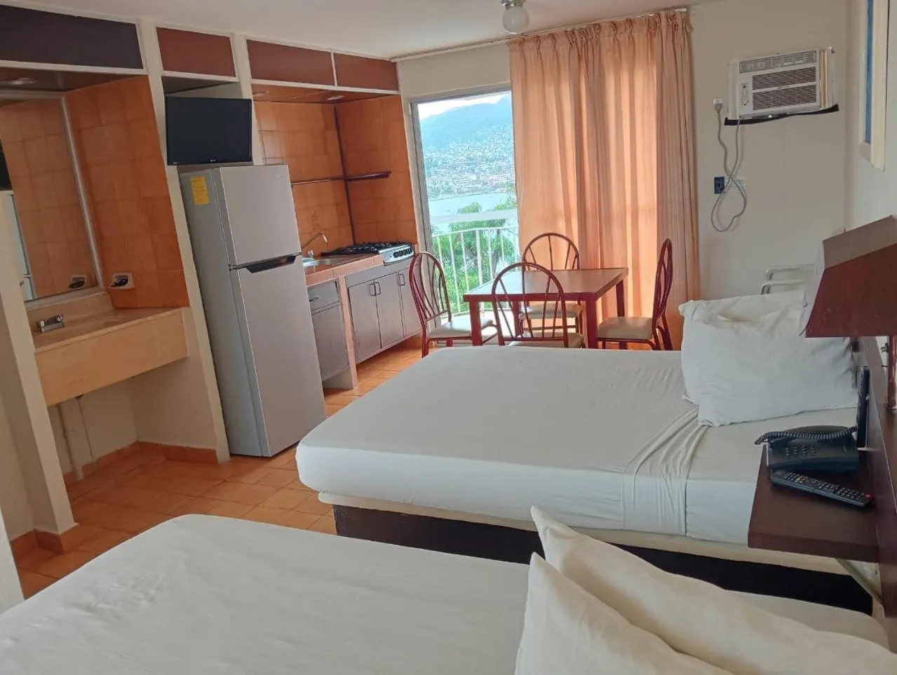 Property building, Bed in Alba Suites Acapulco