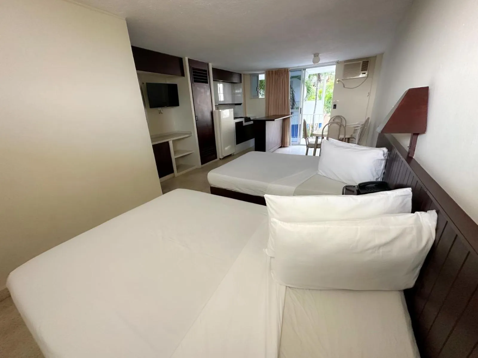 Property building, Bed in Alba Suites Acapulco